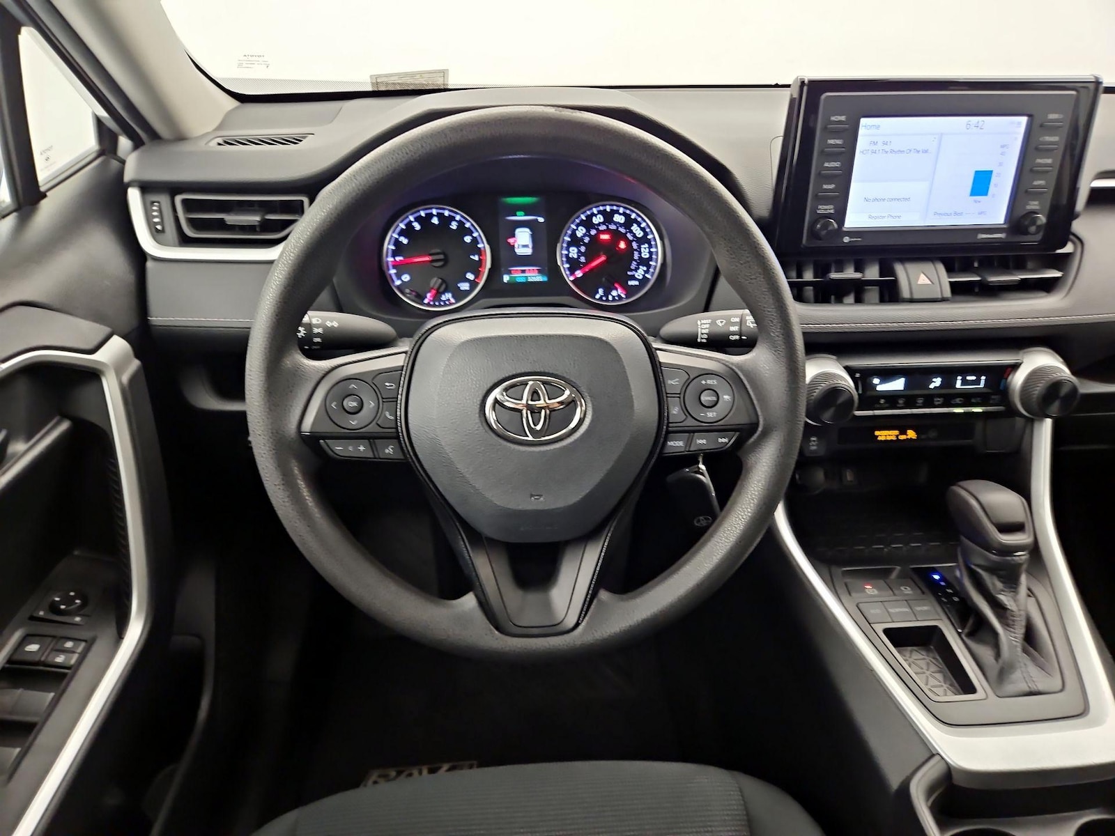 2021 Toyota RAV4 LE - Photo 11