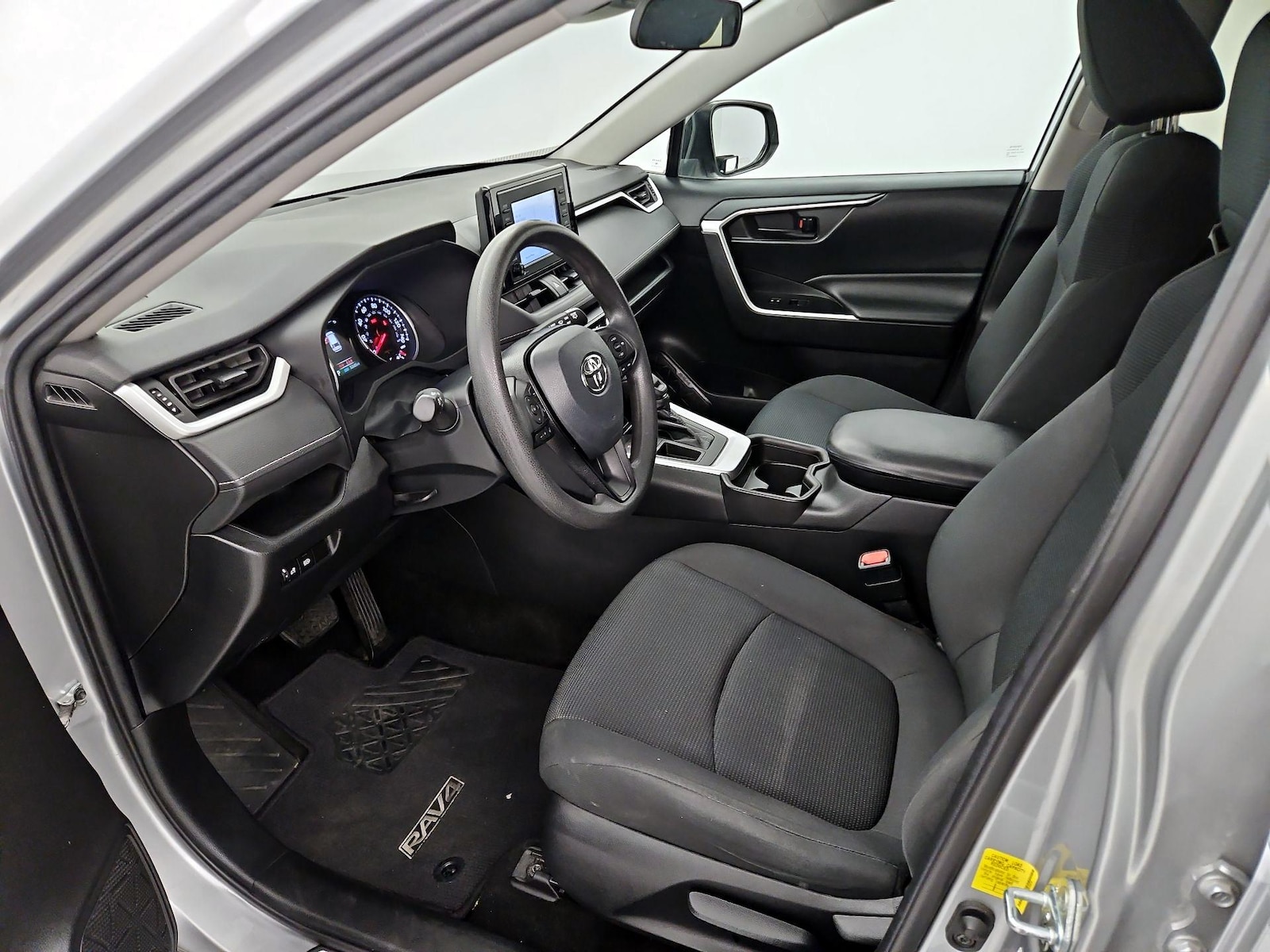 2021 Toyota RAV4 LE - Photo 12
