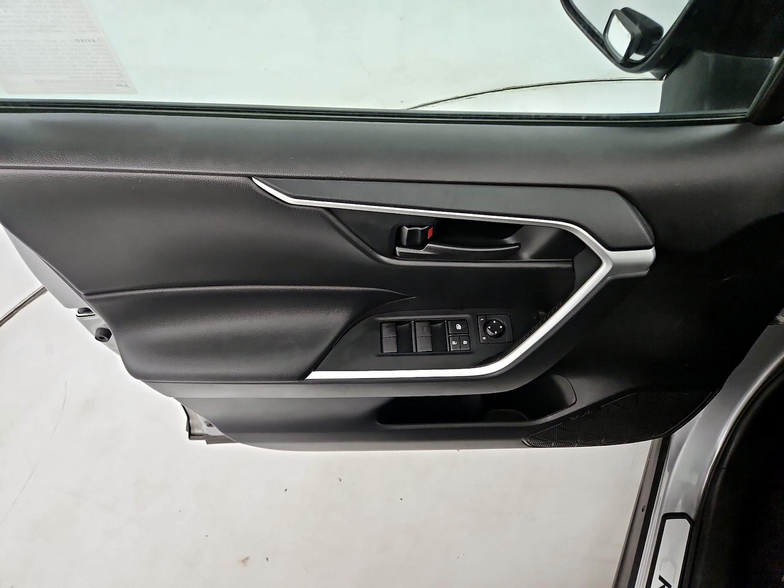 2021 Toyota RAV4 LE - Photo 13