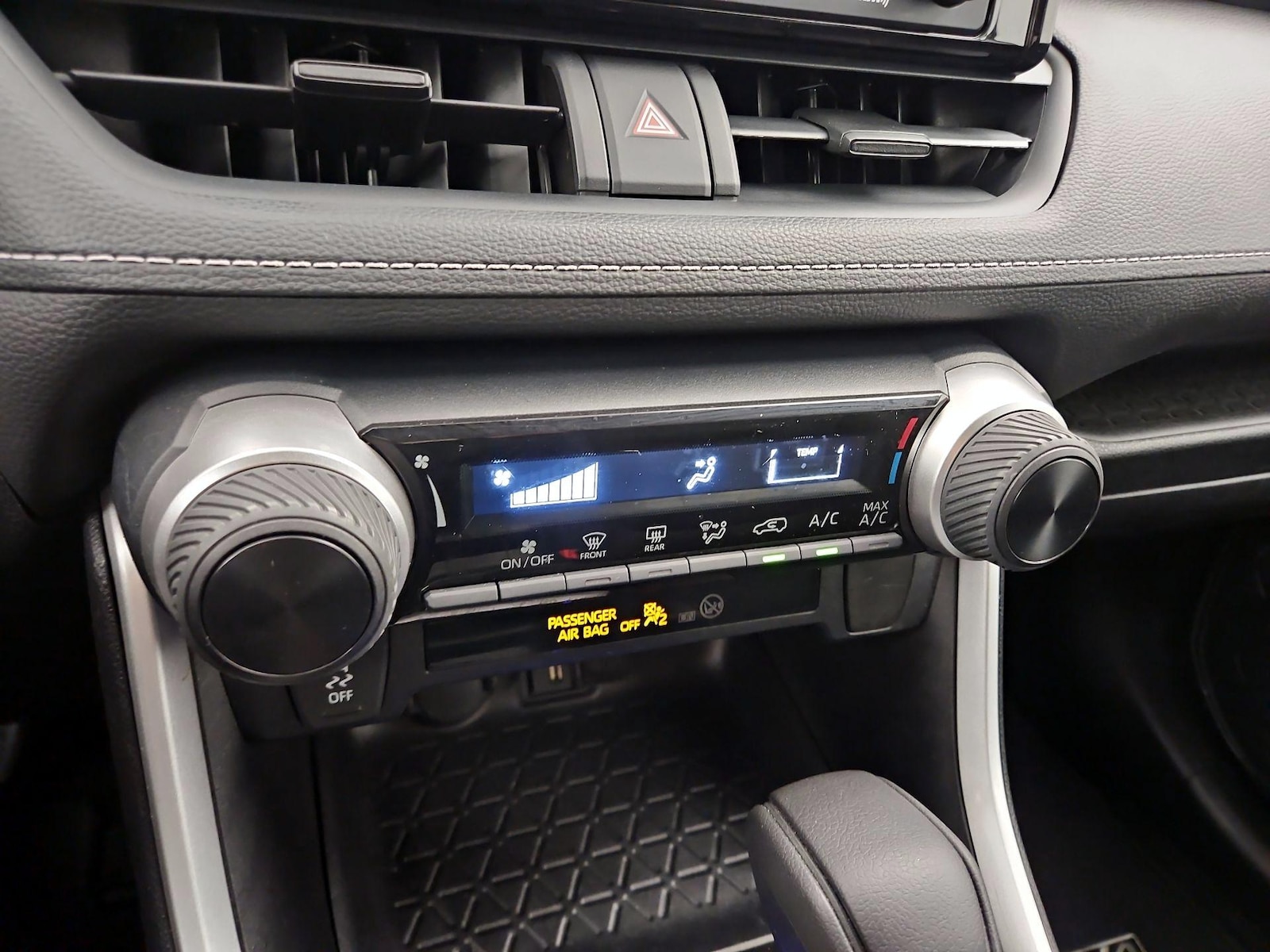 2021 Toyota RAV4 LE - Photo 17