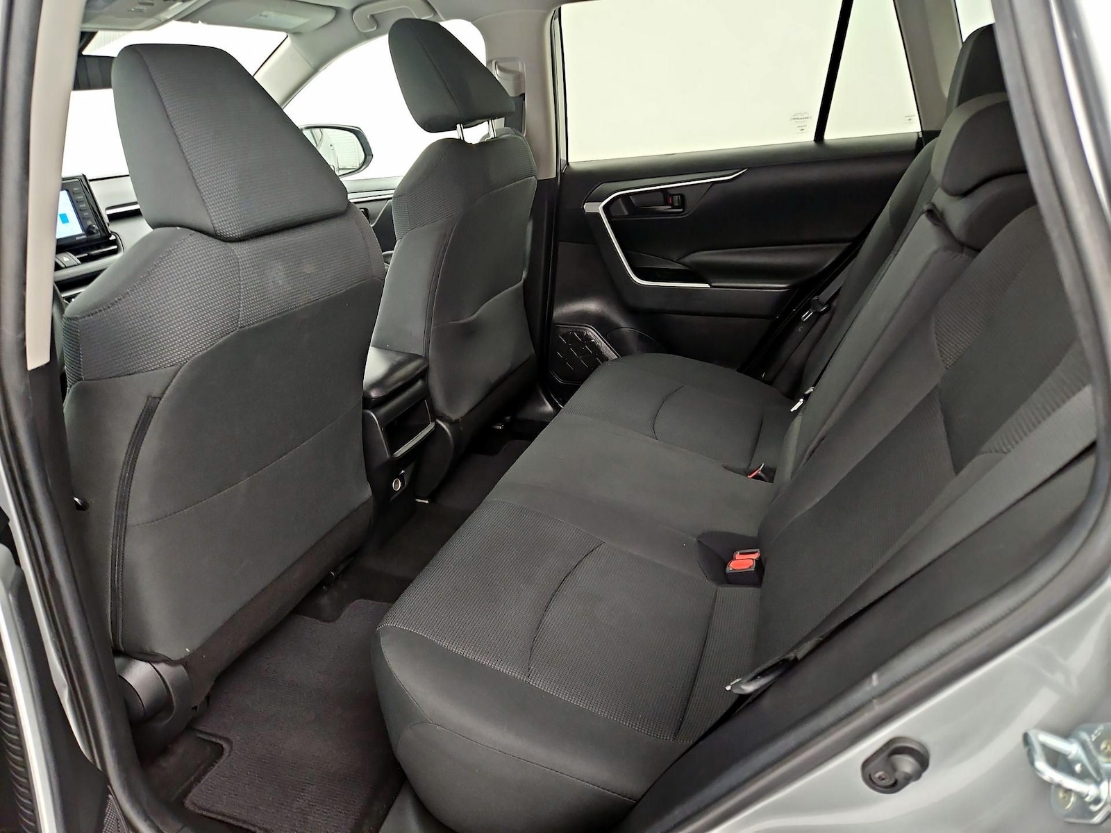 2021 Toyota RAV4 LE - Photo 20