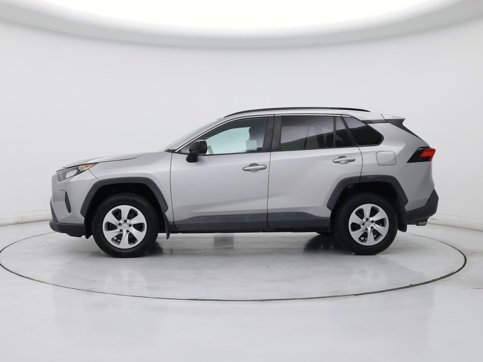 2021 Toyota RAV4 LE - Photo 4
