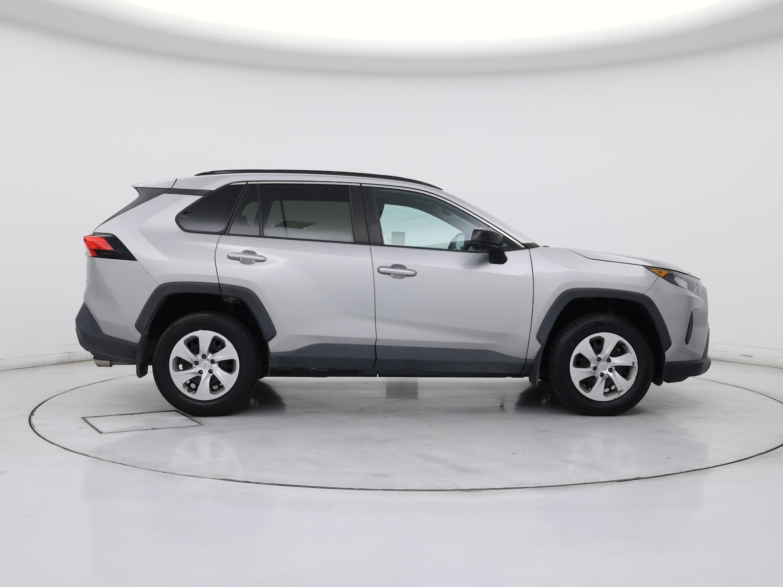 2021 Toyota RAV4 LE - Photo 8