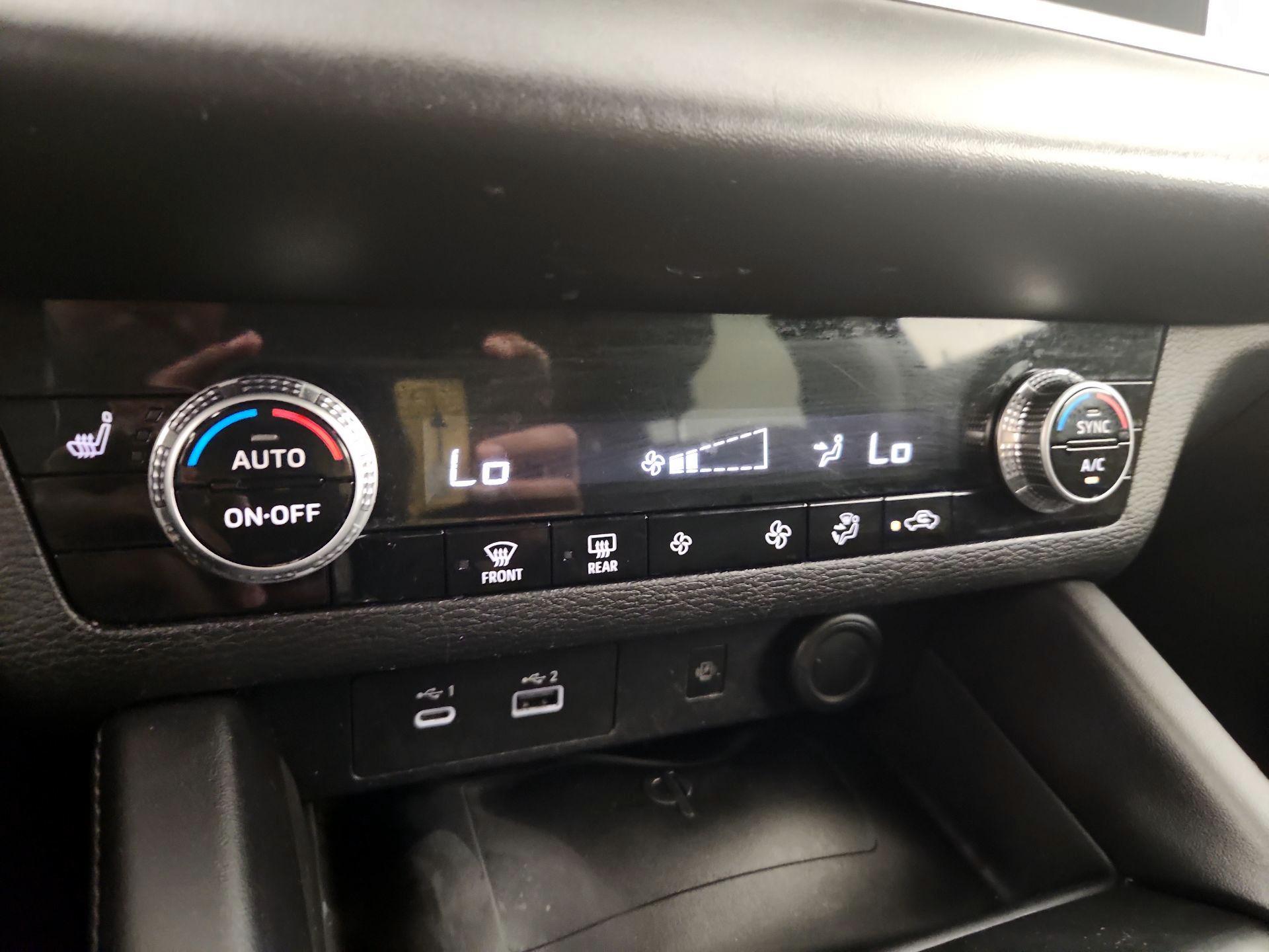 Thumbnail: 2022 Mitsubishi Outlander - 16