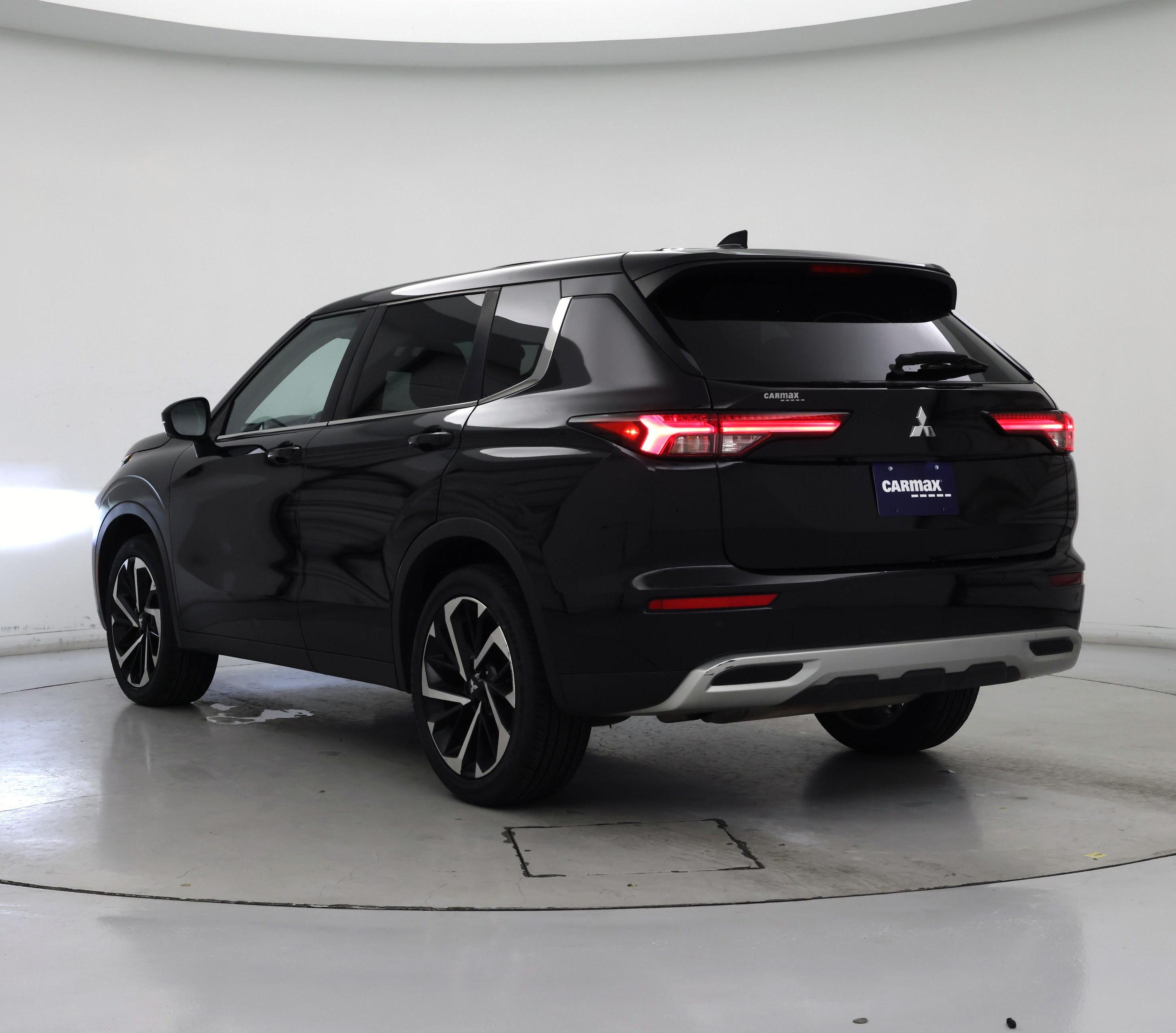 Thumbnail: 2022 Mitsubishi Outlander - 2