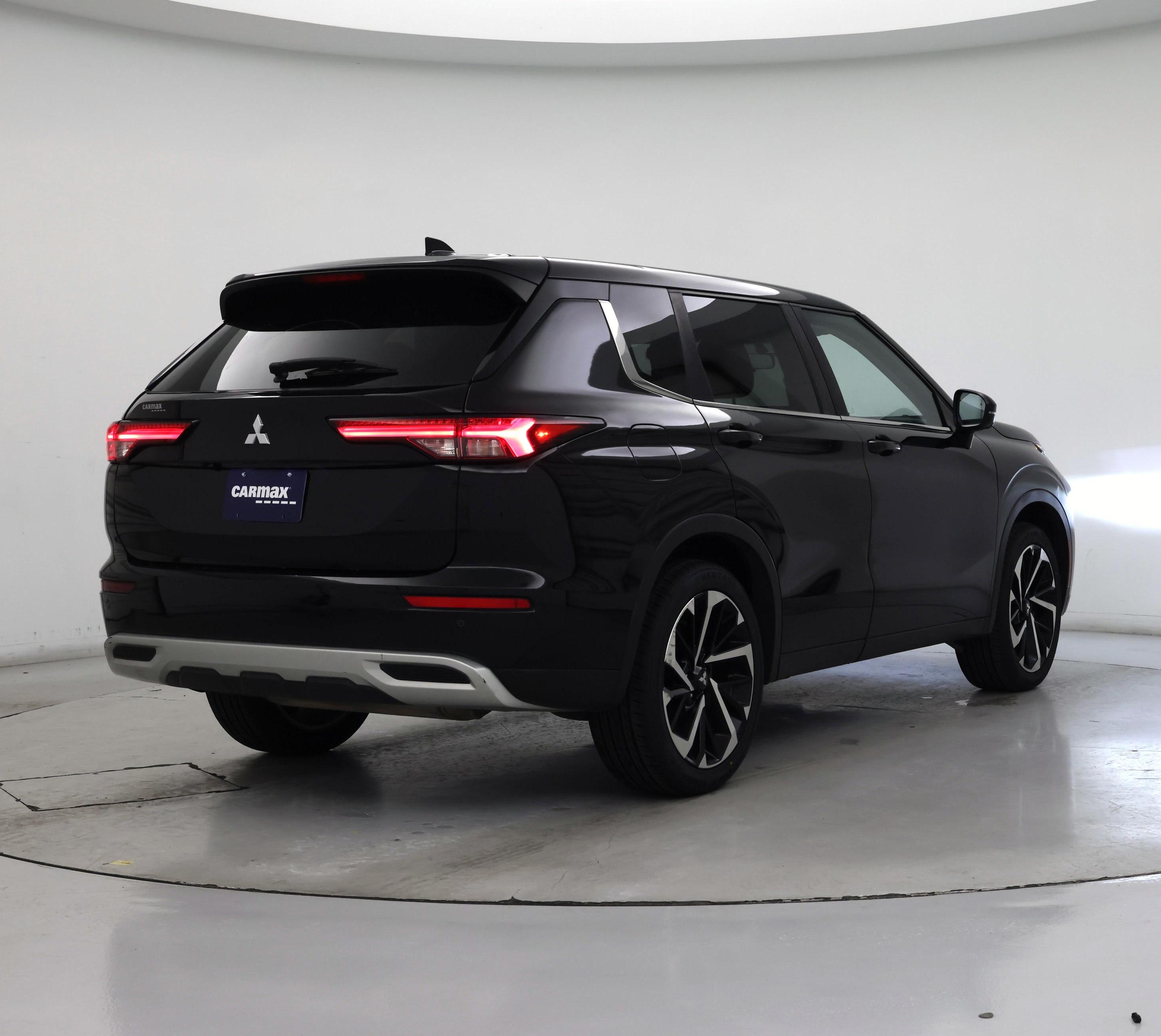 Thumbnail: 2022 Mitsubishi Outlander - 8