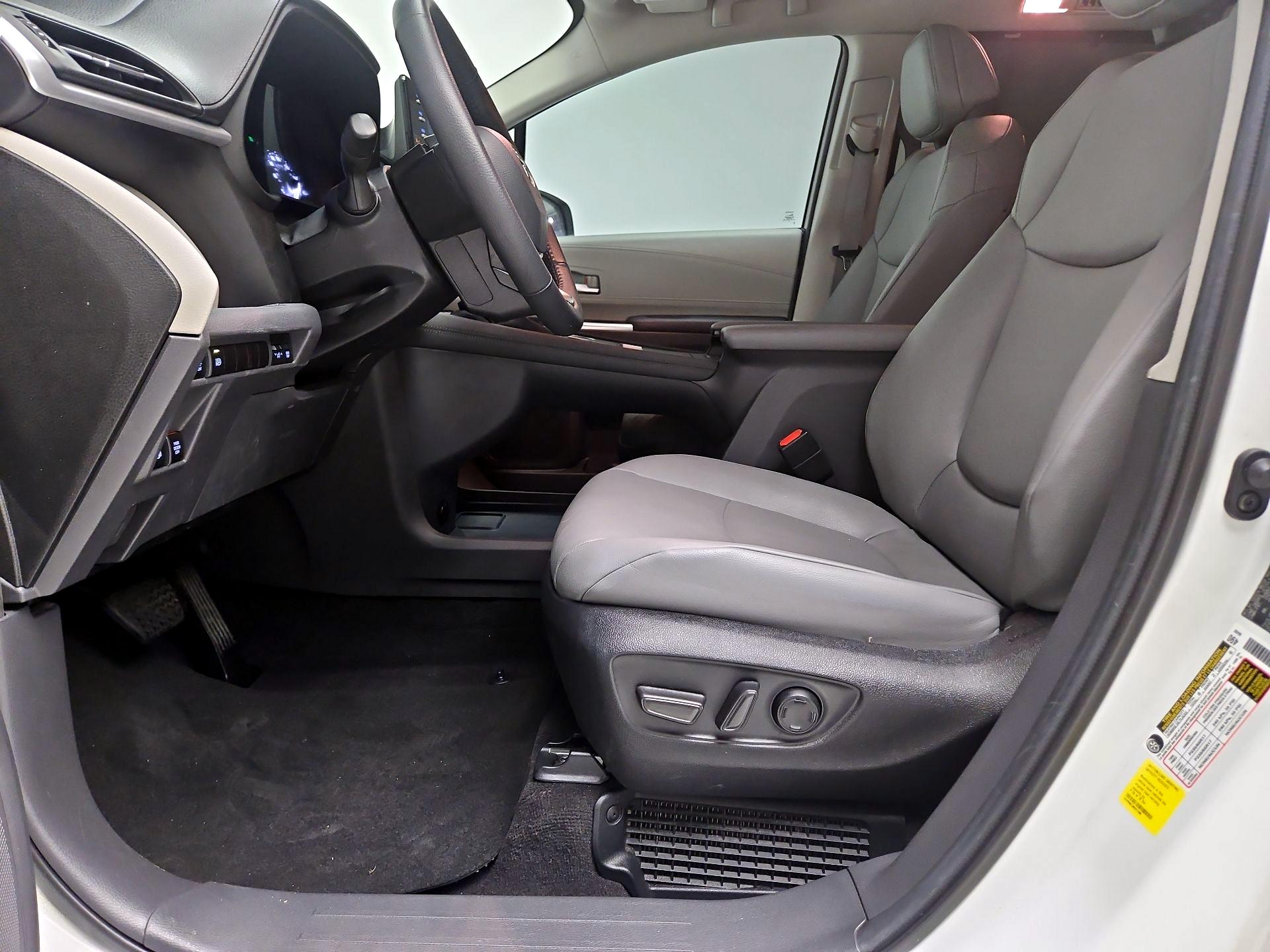 Thumbnail: 2024 Toyota Sienna - 11