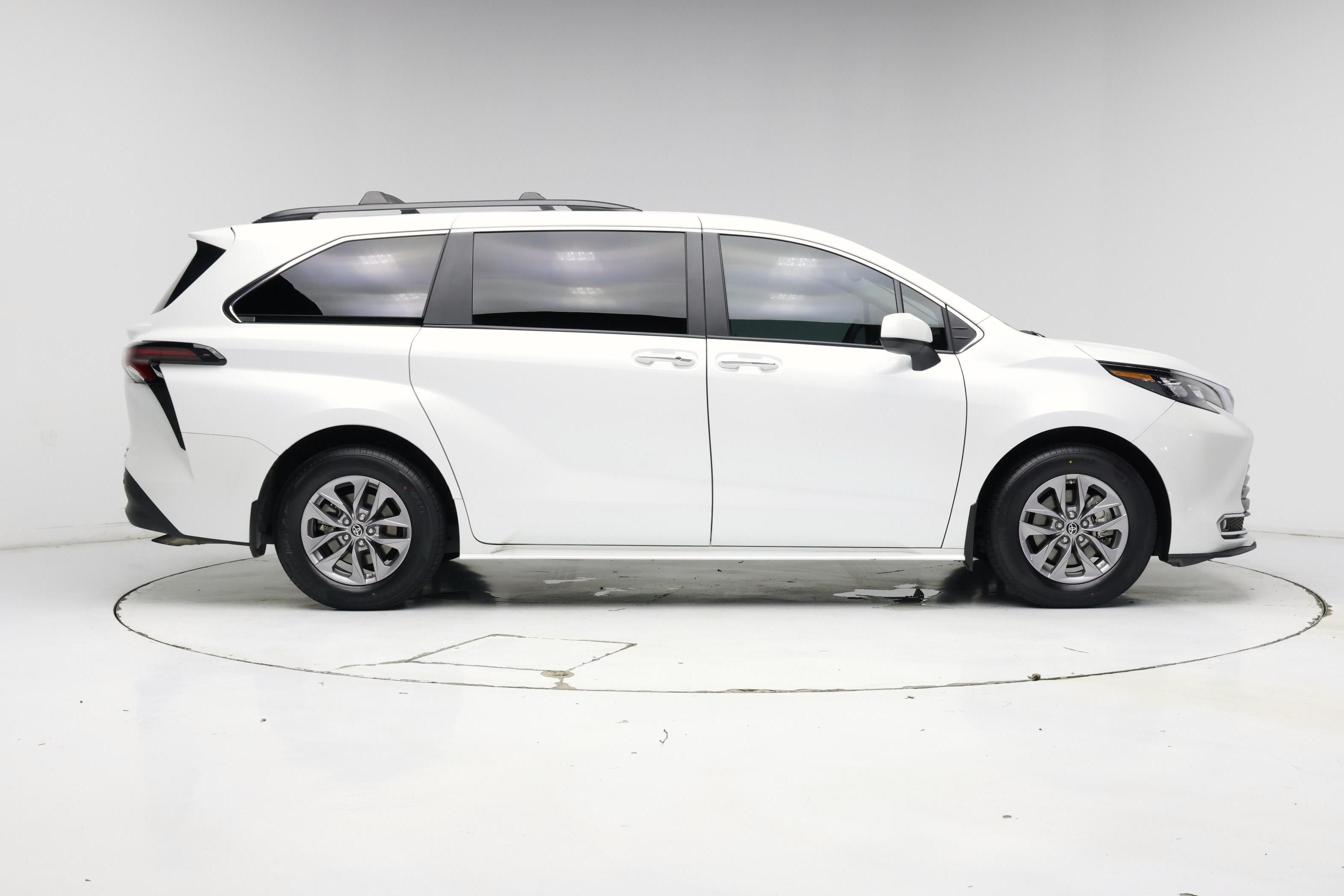 Thumbnail: 2024 Toyota Sienna - 7