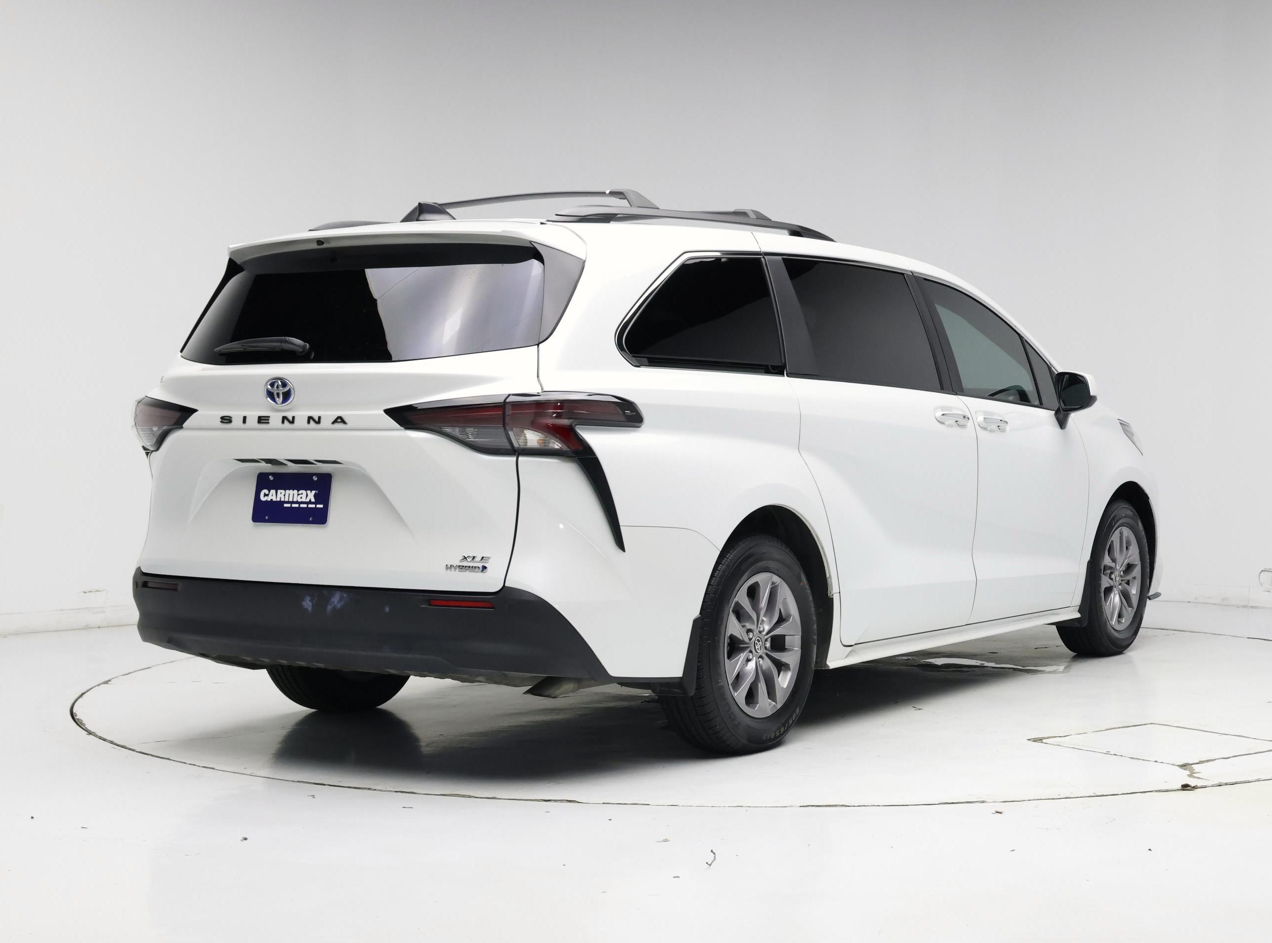 Thumbnail: 2024 Toyota Sienna - 8
