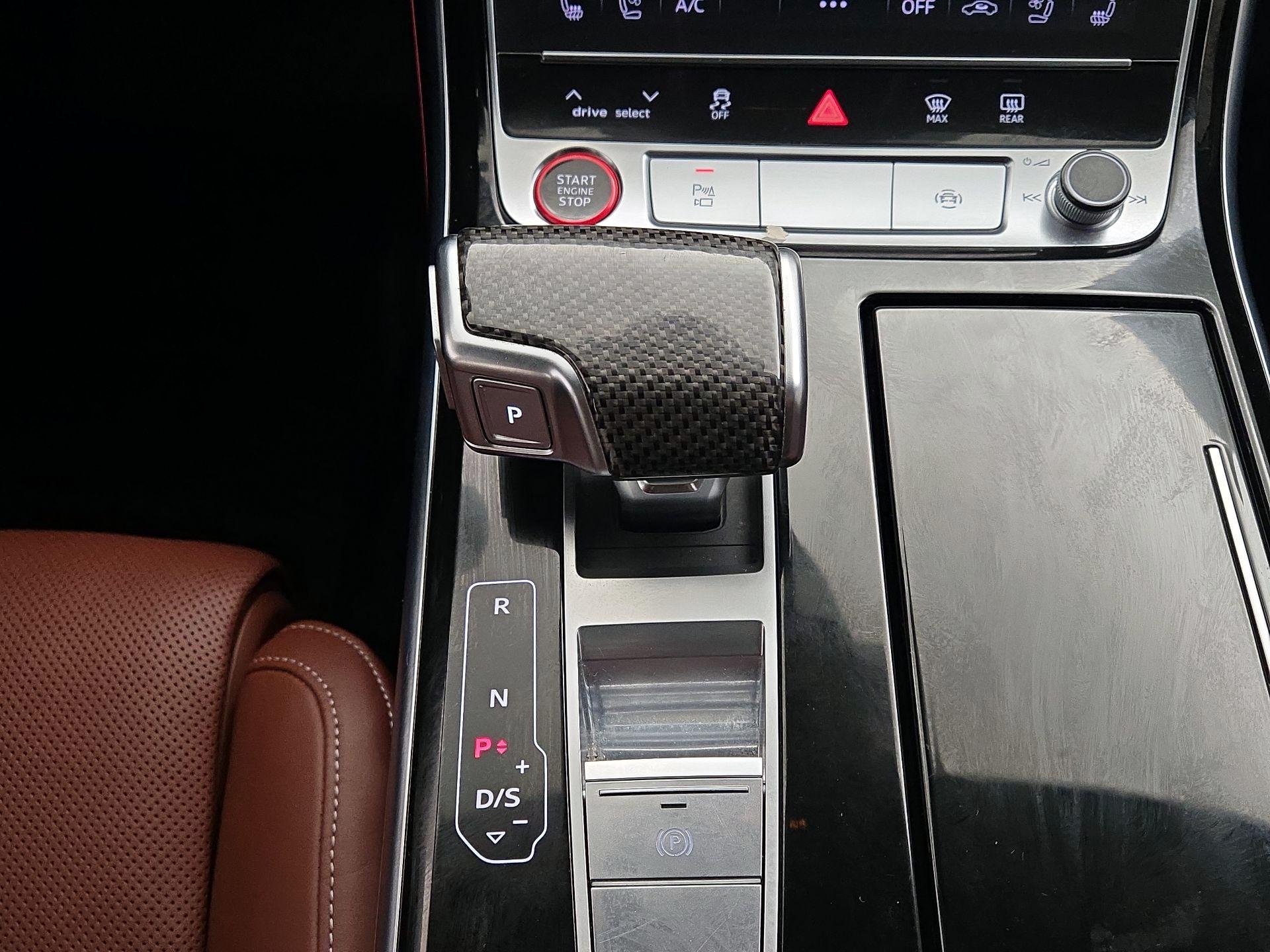 Thumbnail: 2022 Audi S8 - 18