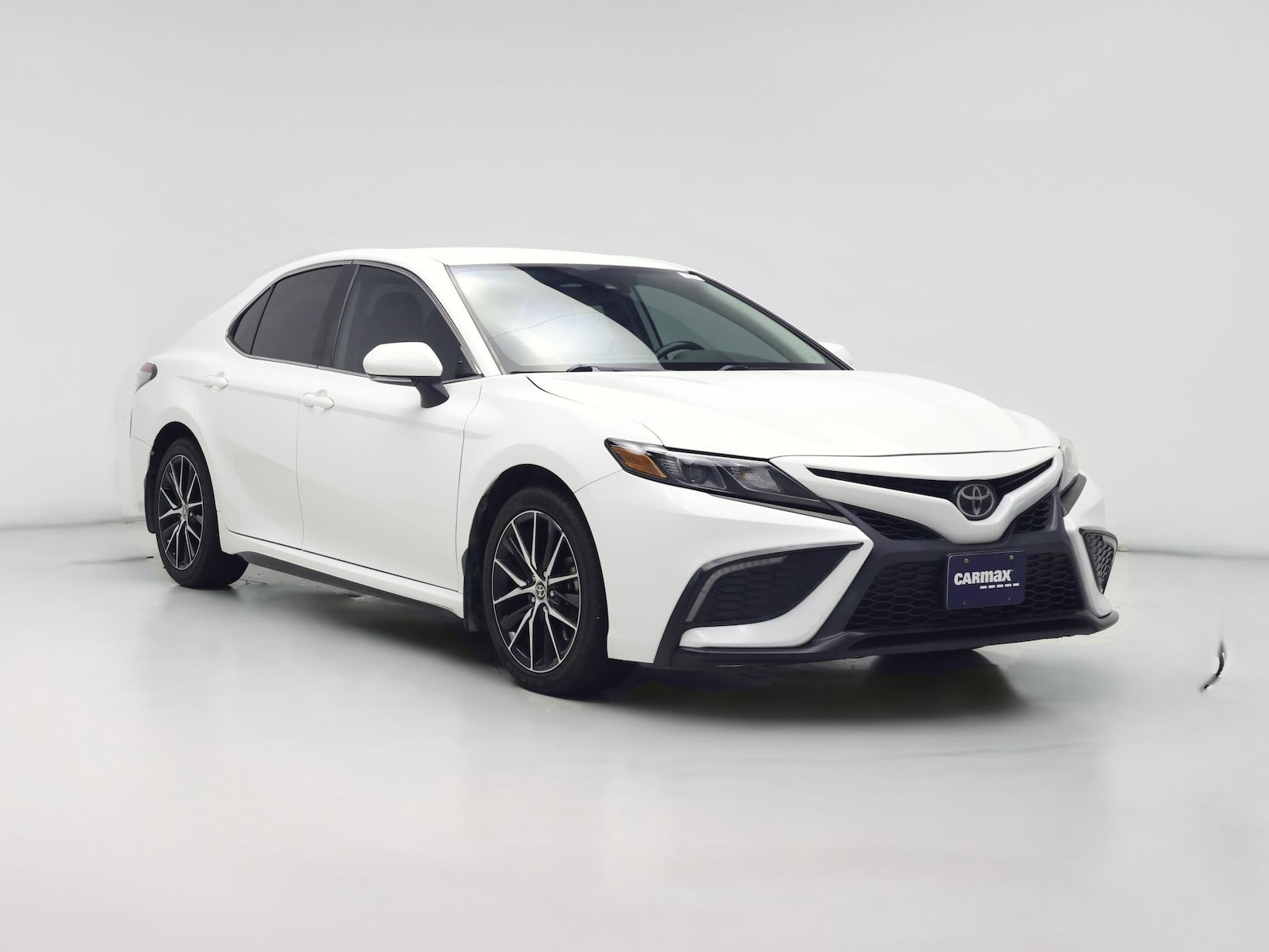 2023 Toyota Camry SE - Photo 1