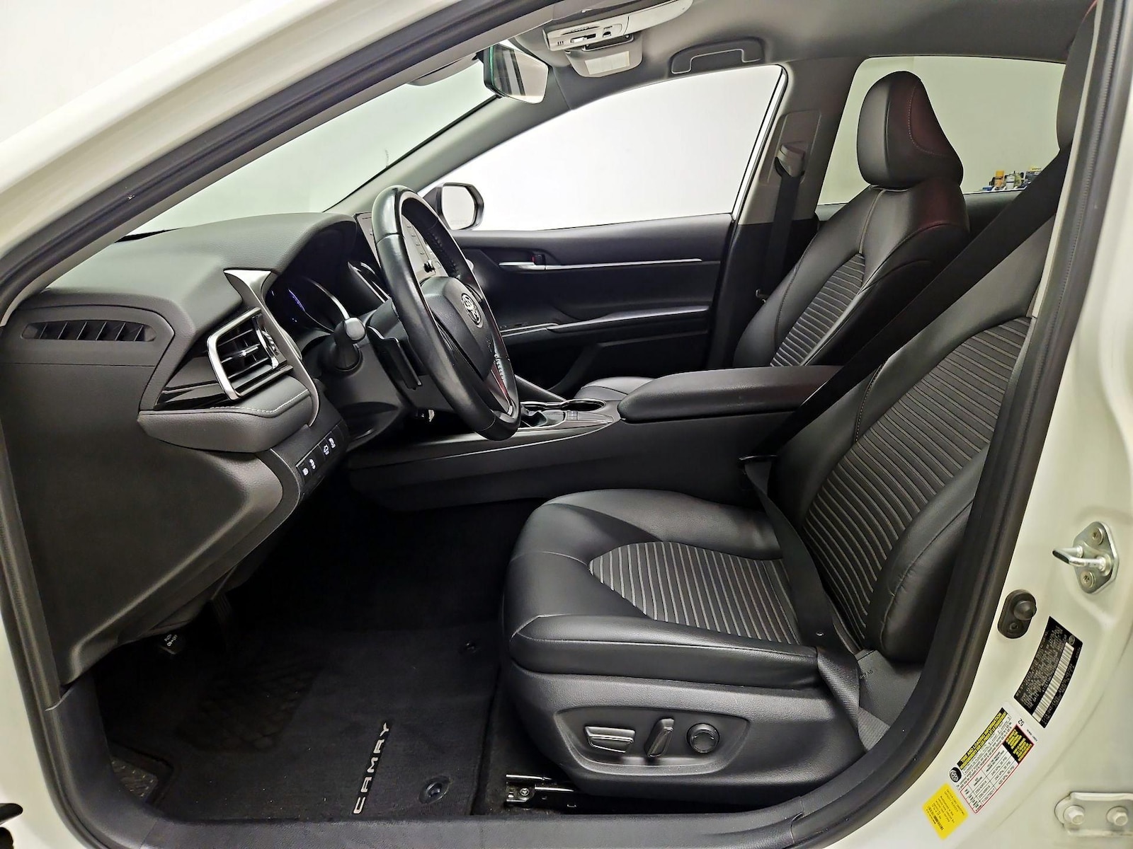 2023 Toyota Camry SE - Photo 12