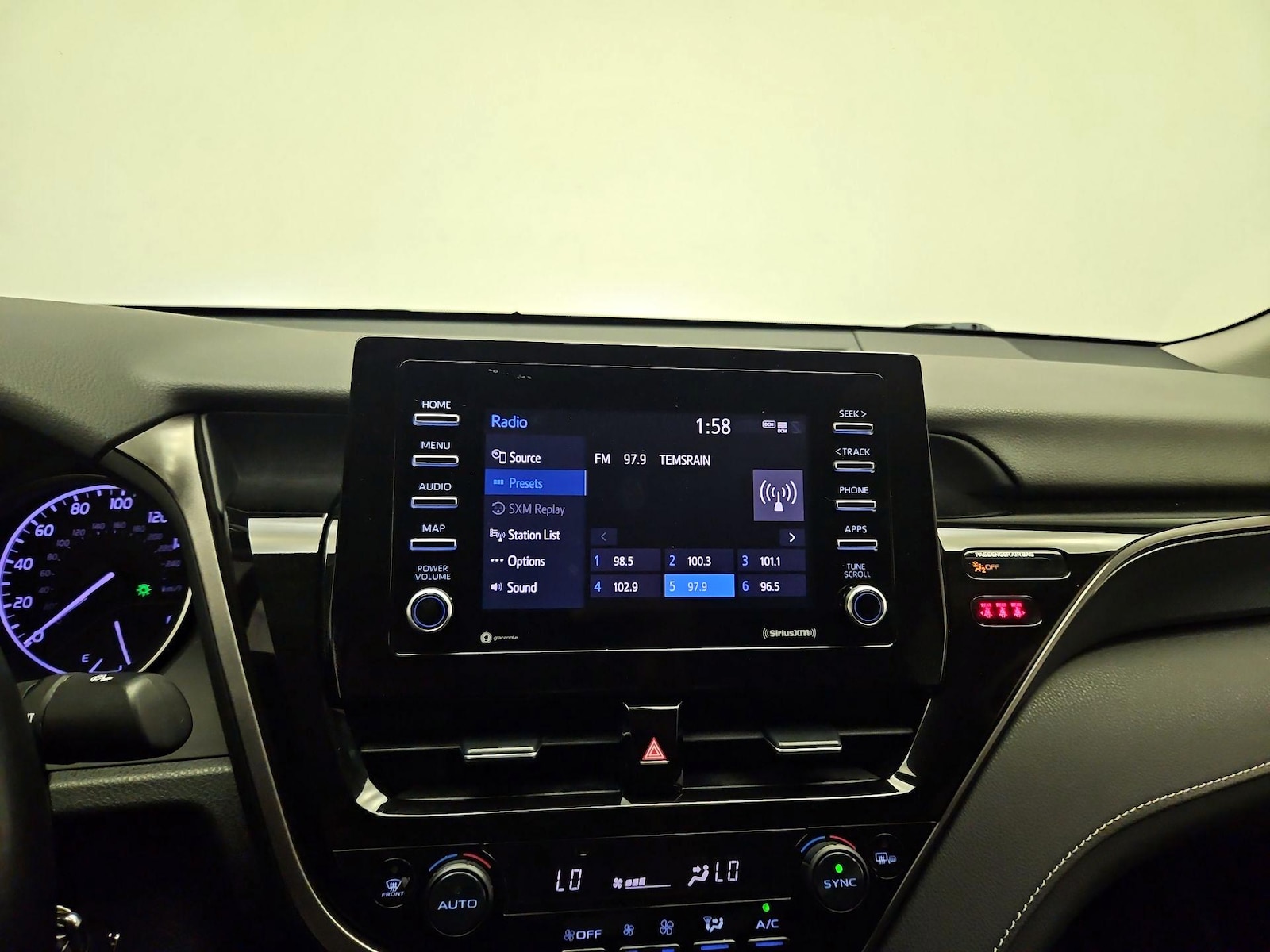 2023 Toyota Camry SE - Photo 15