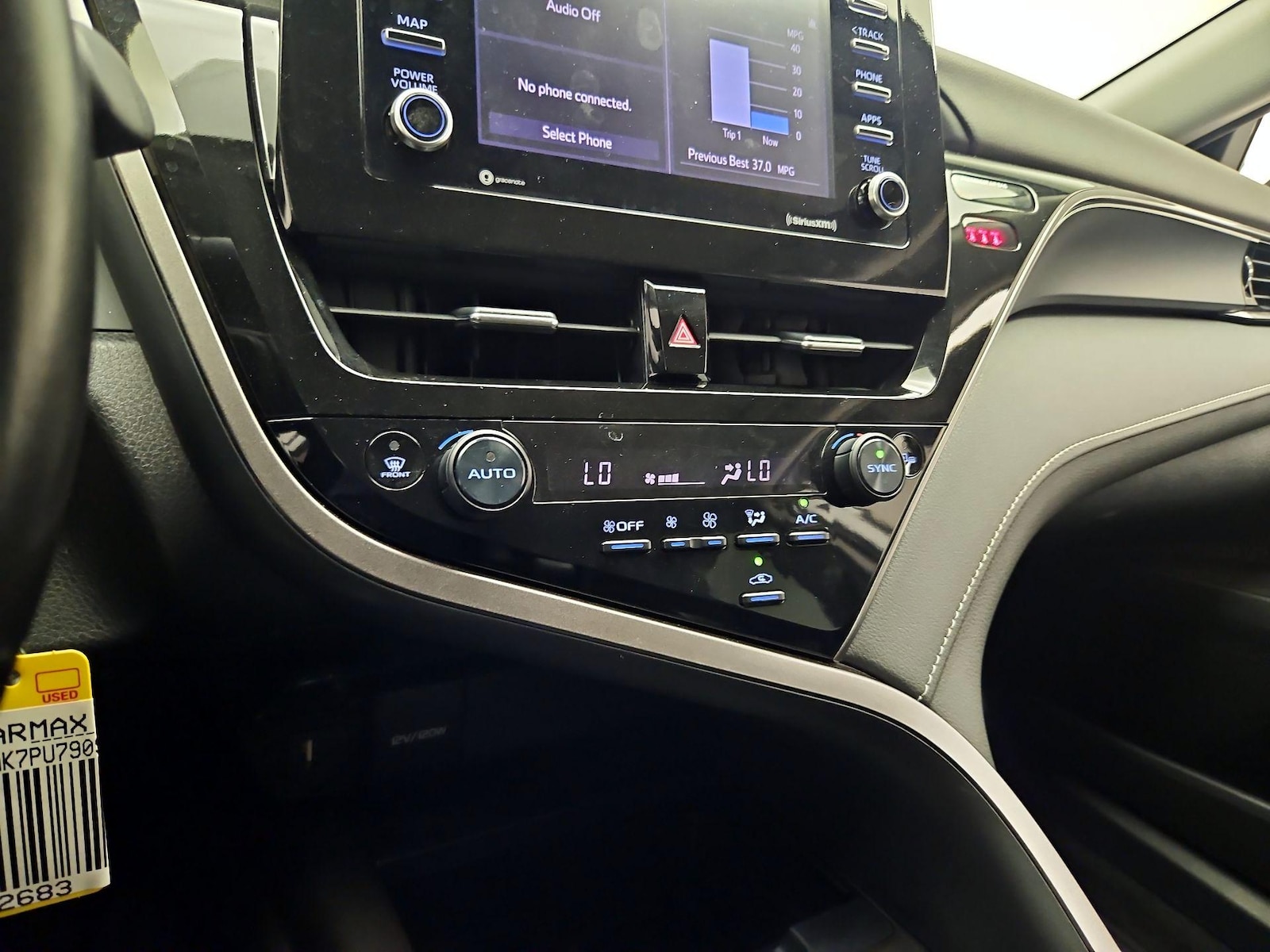 2023 Toyota Camry SE - Photo 16