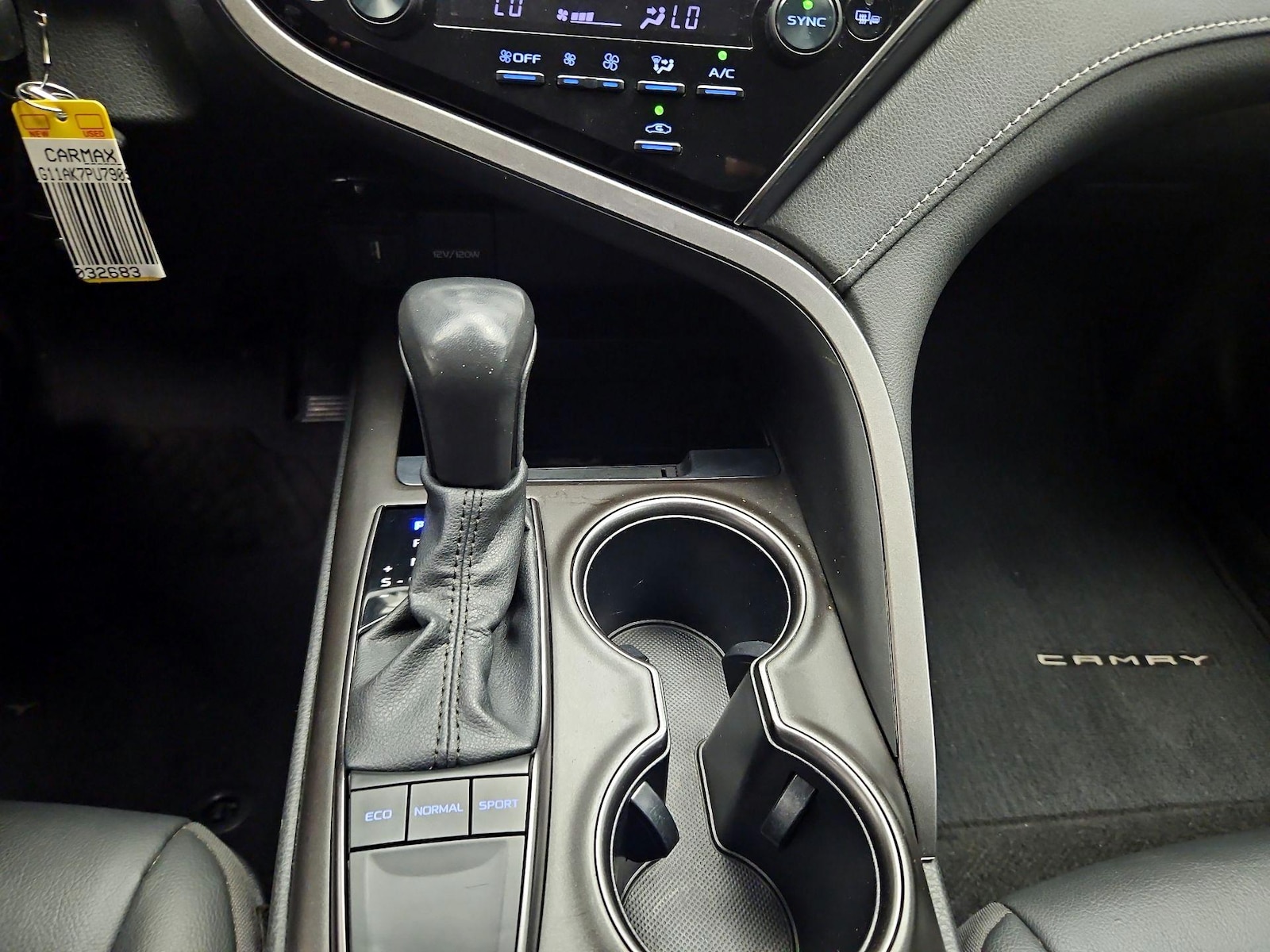 2023 Toyota Camry SE - Photo 17