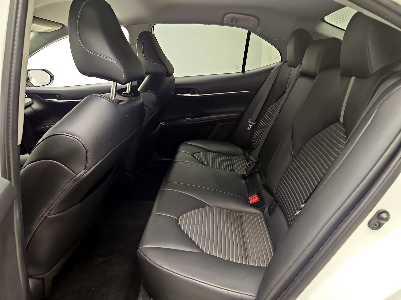 2023 Toyota Camry SE - Photo 18