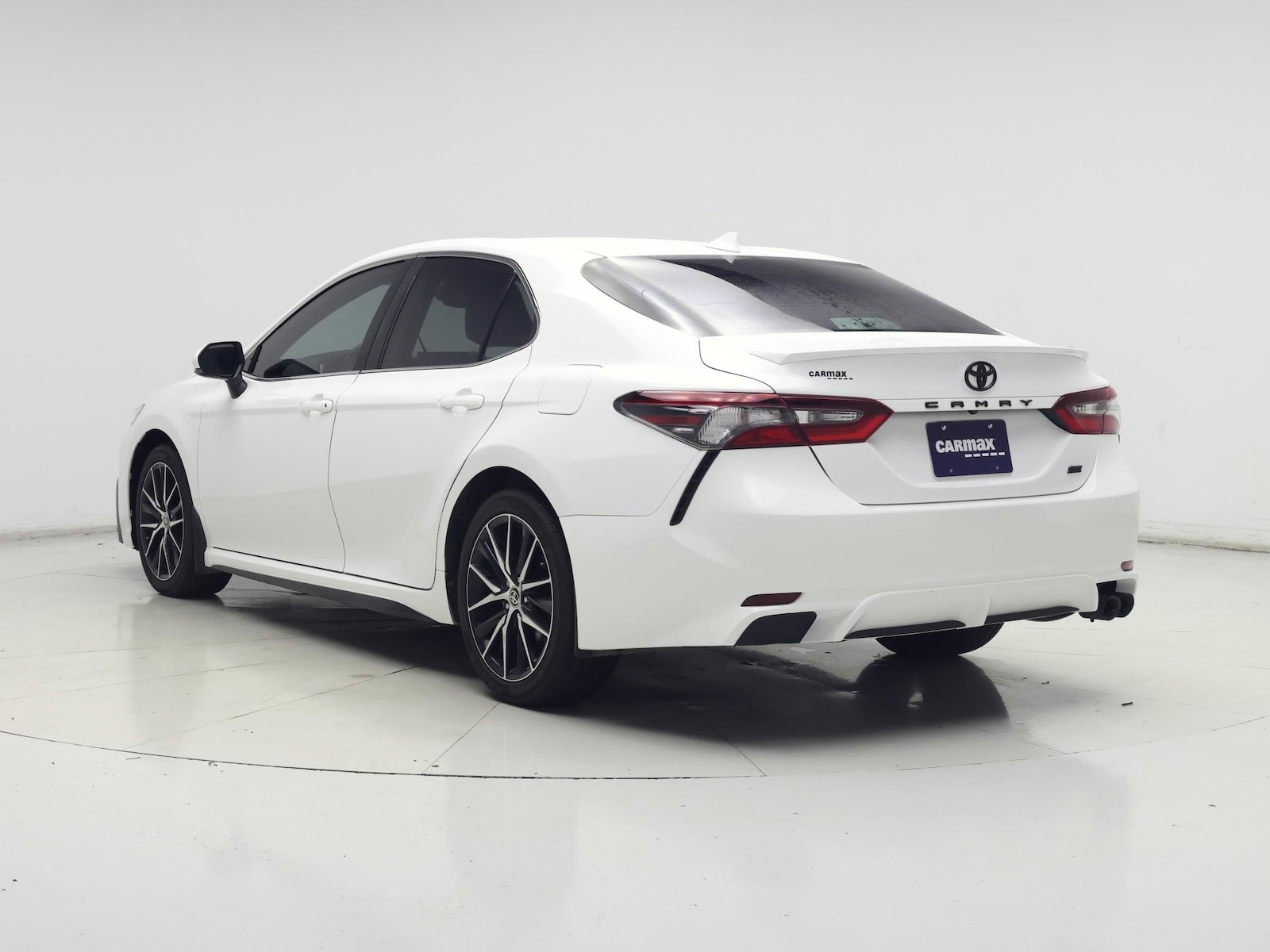 2023 Toyota Camry SE - Photo 3