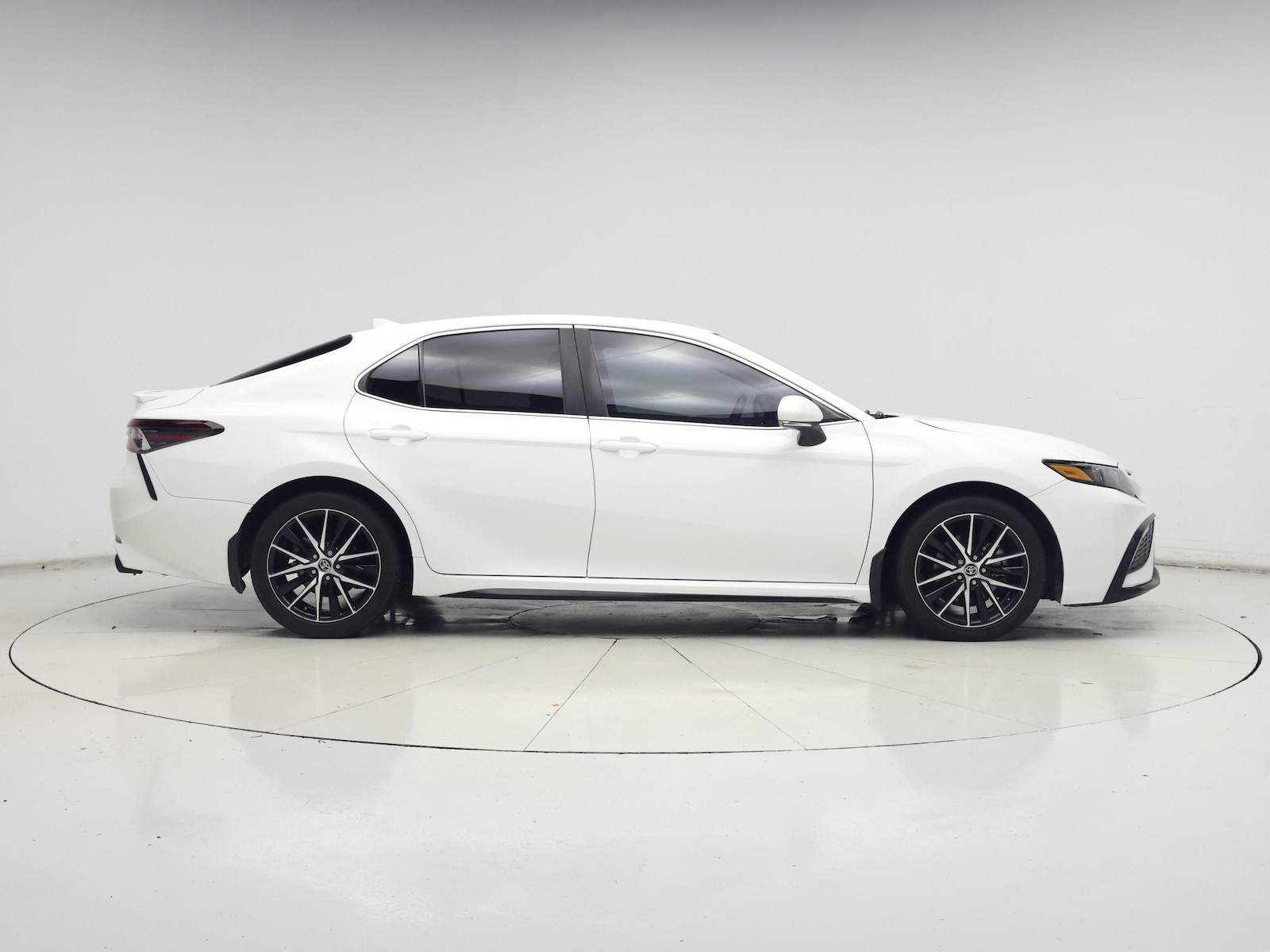 2023 Toyota Camry SE - Photo 8