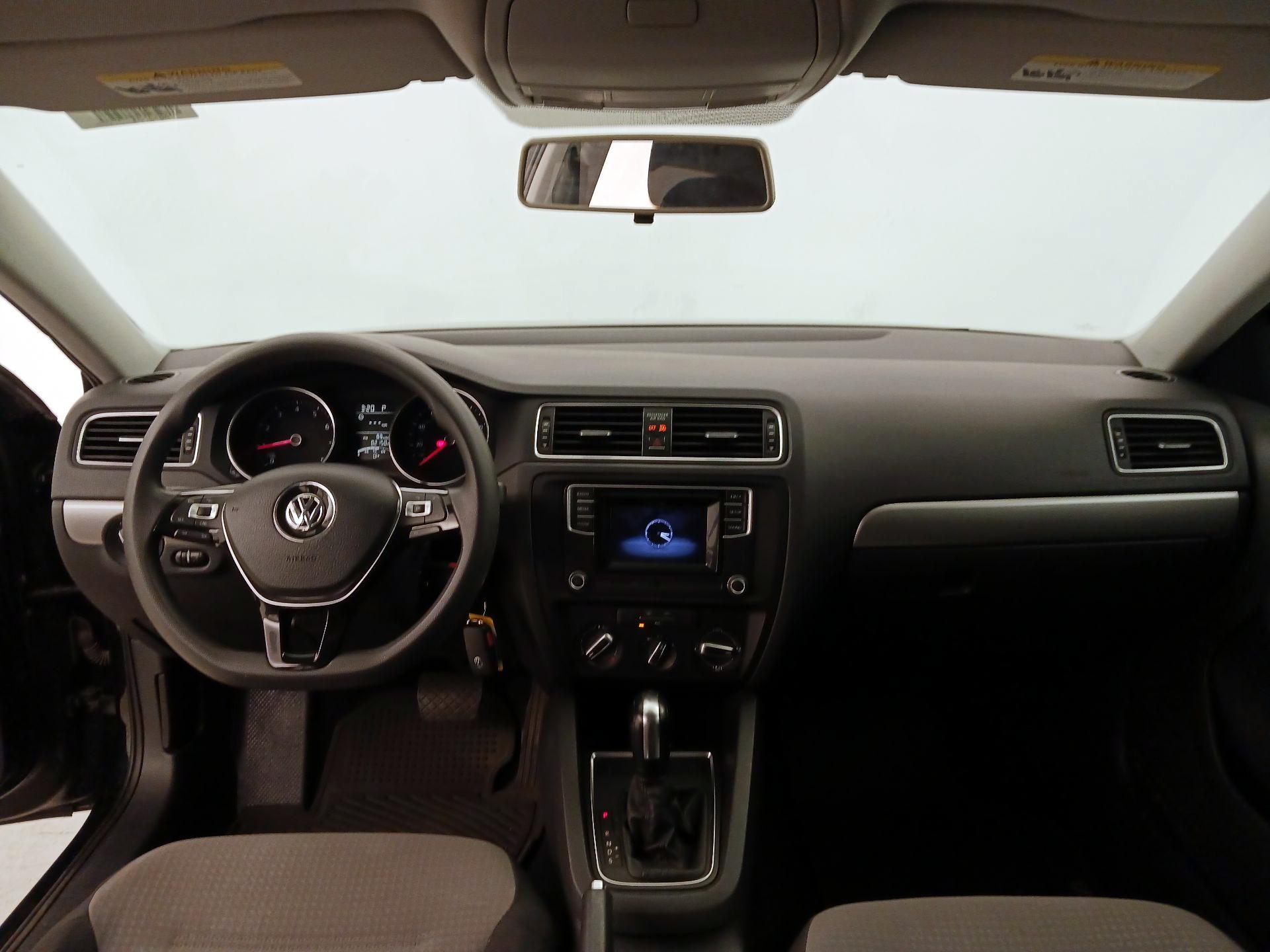 Thumbnail: 2017 Volkswagen Jetta - 9
