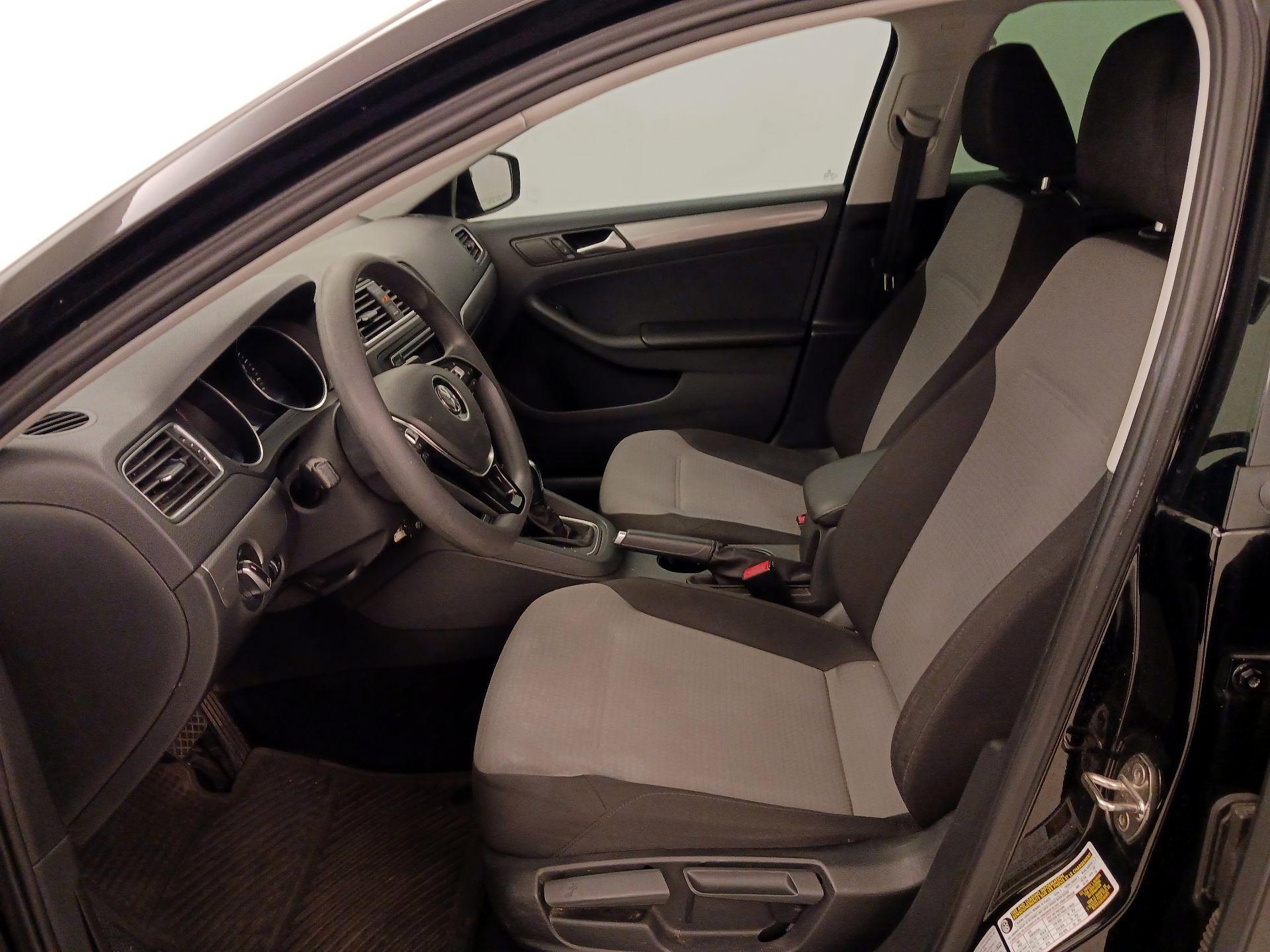 Thumbnail: 2017 Volkswagen Jetta - 11