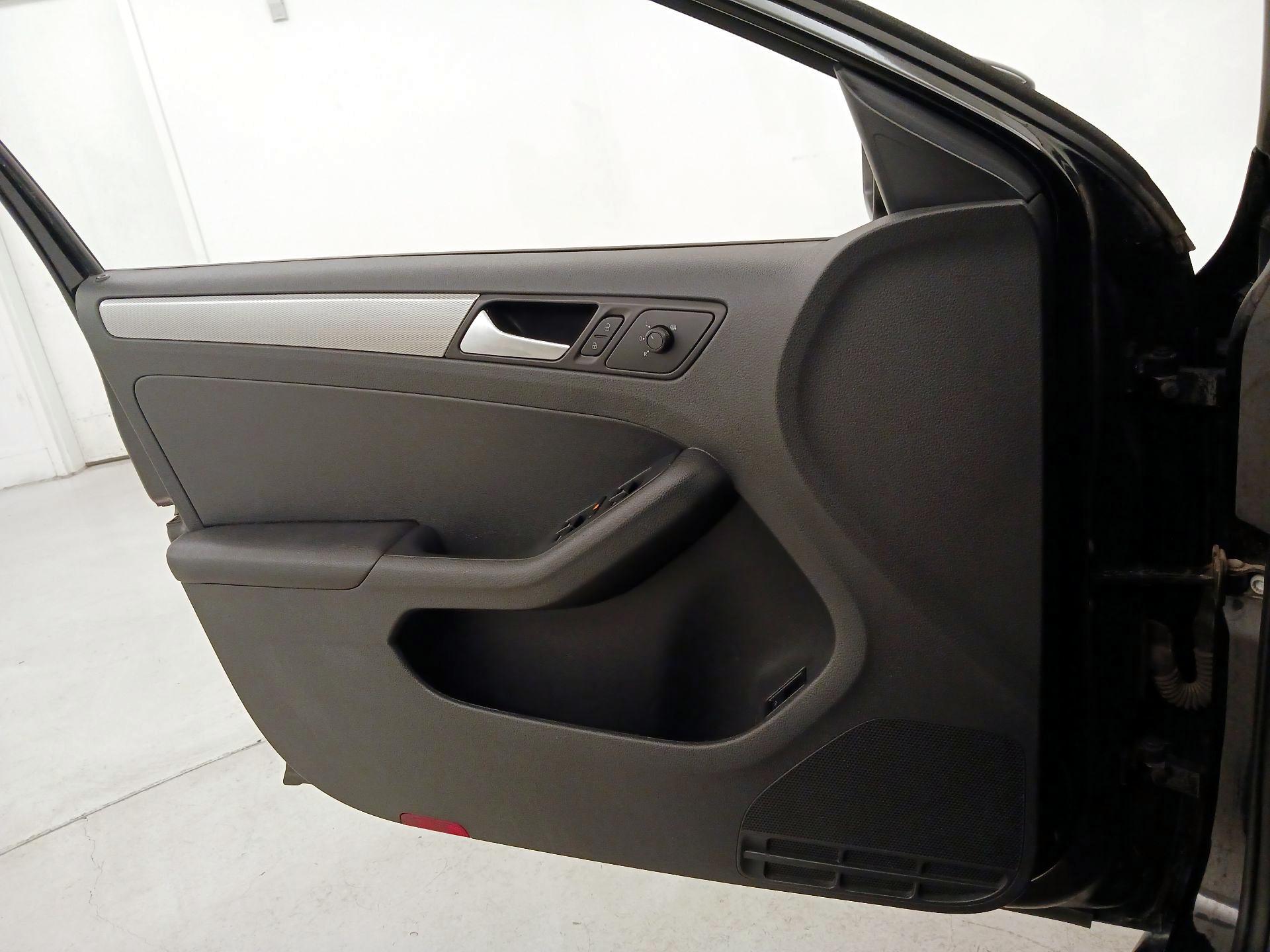 Thumbnail: 2017 Volkswagen Jetta - 12