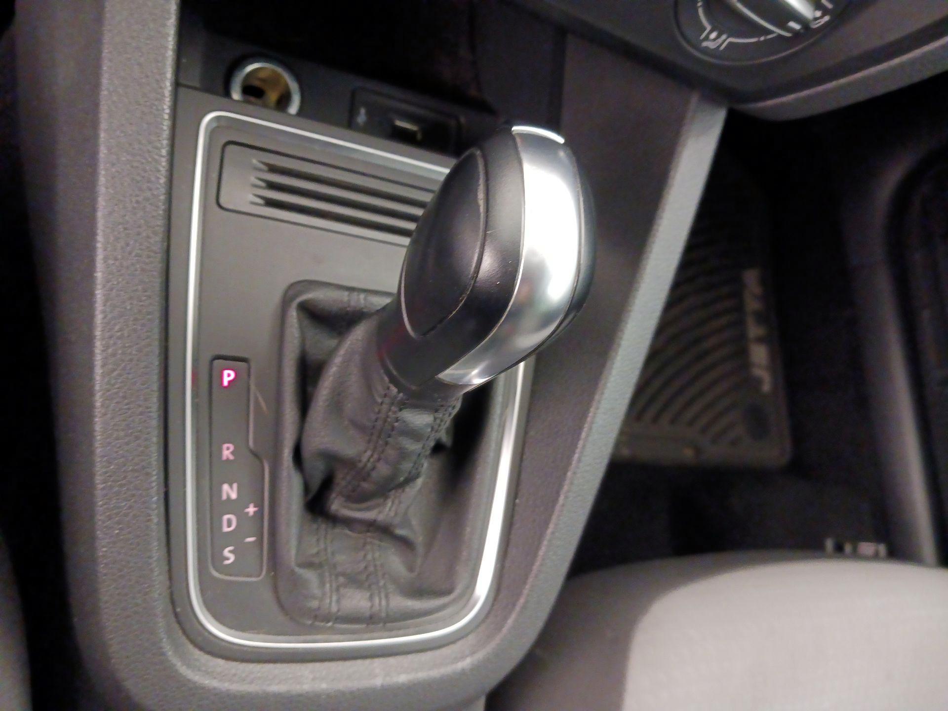 Thumbnail: 2017 Volkswagen Jetta - 17