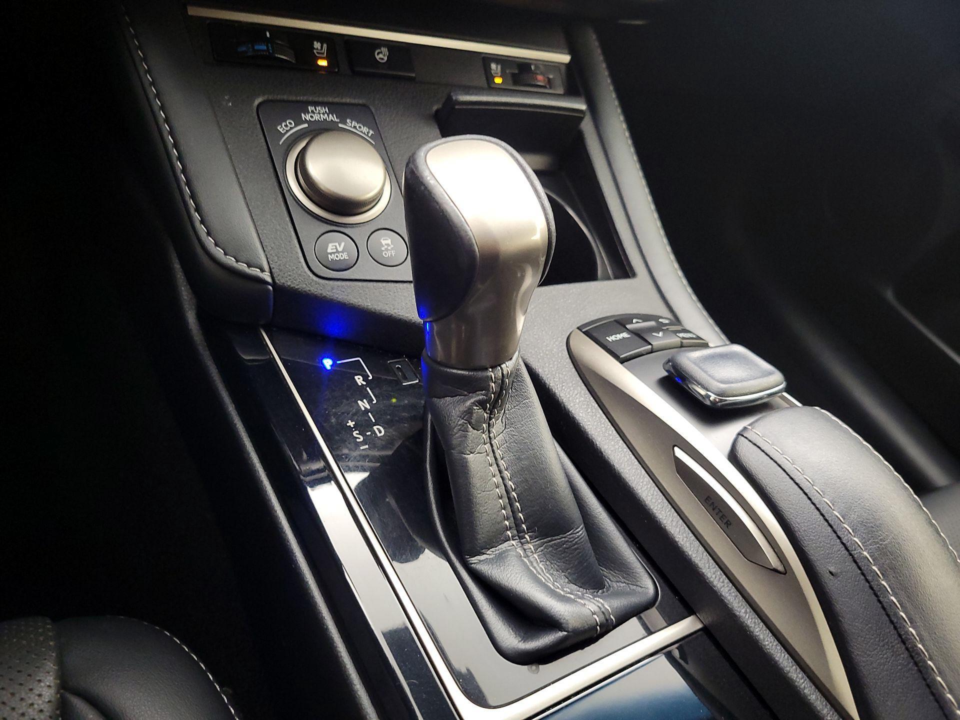 Thumbnail: 2018 Lexus ES - 18