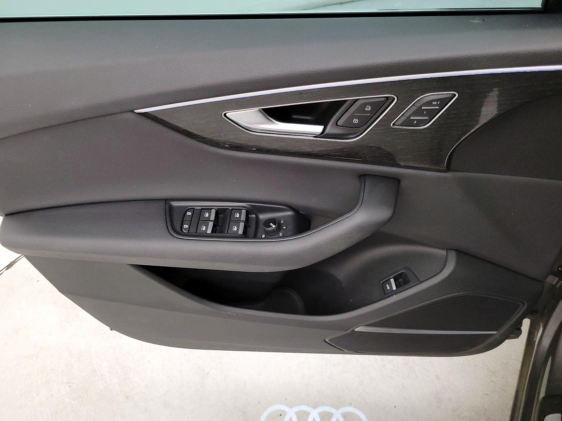 Thumbnail: 2019 Audi Q8 - 12