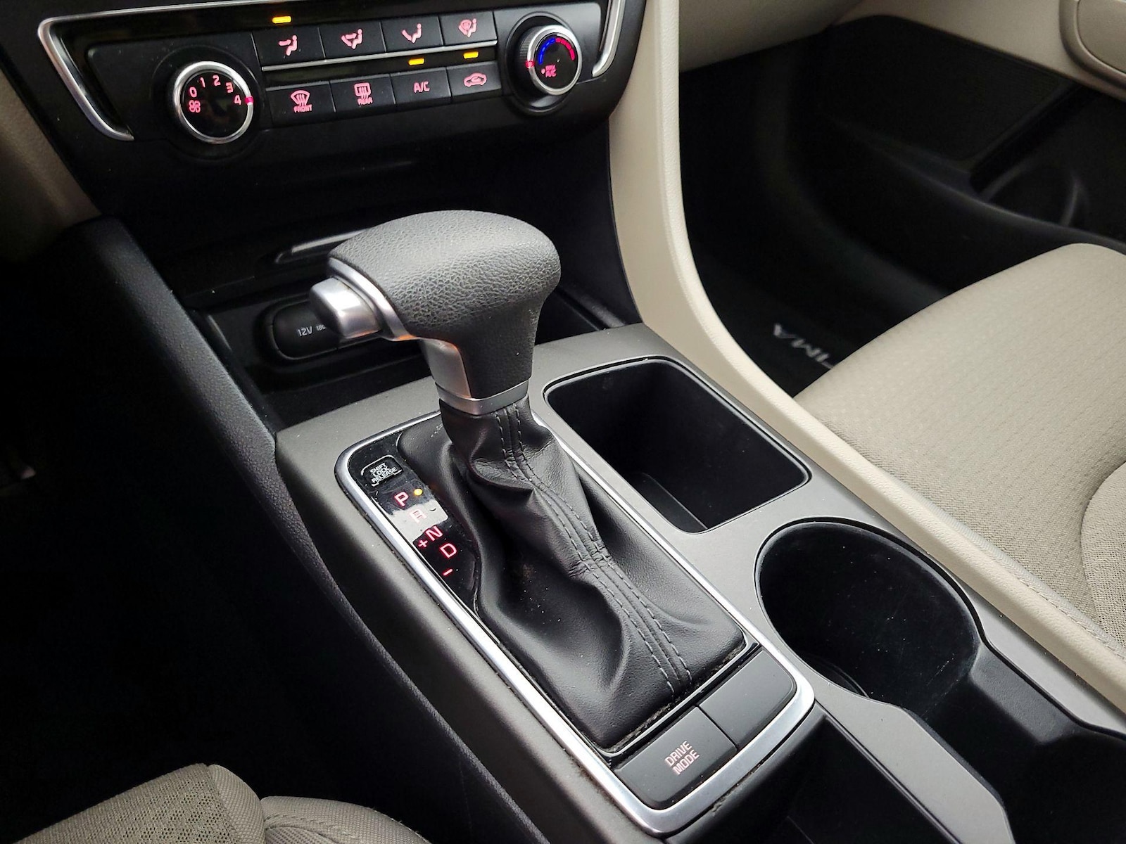 2018 Kia Optima LX - Photo 18