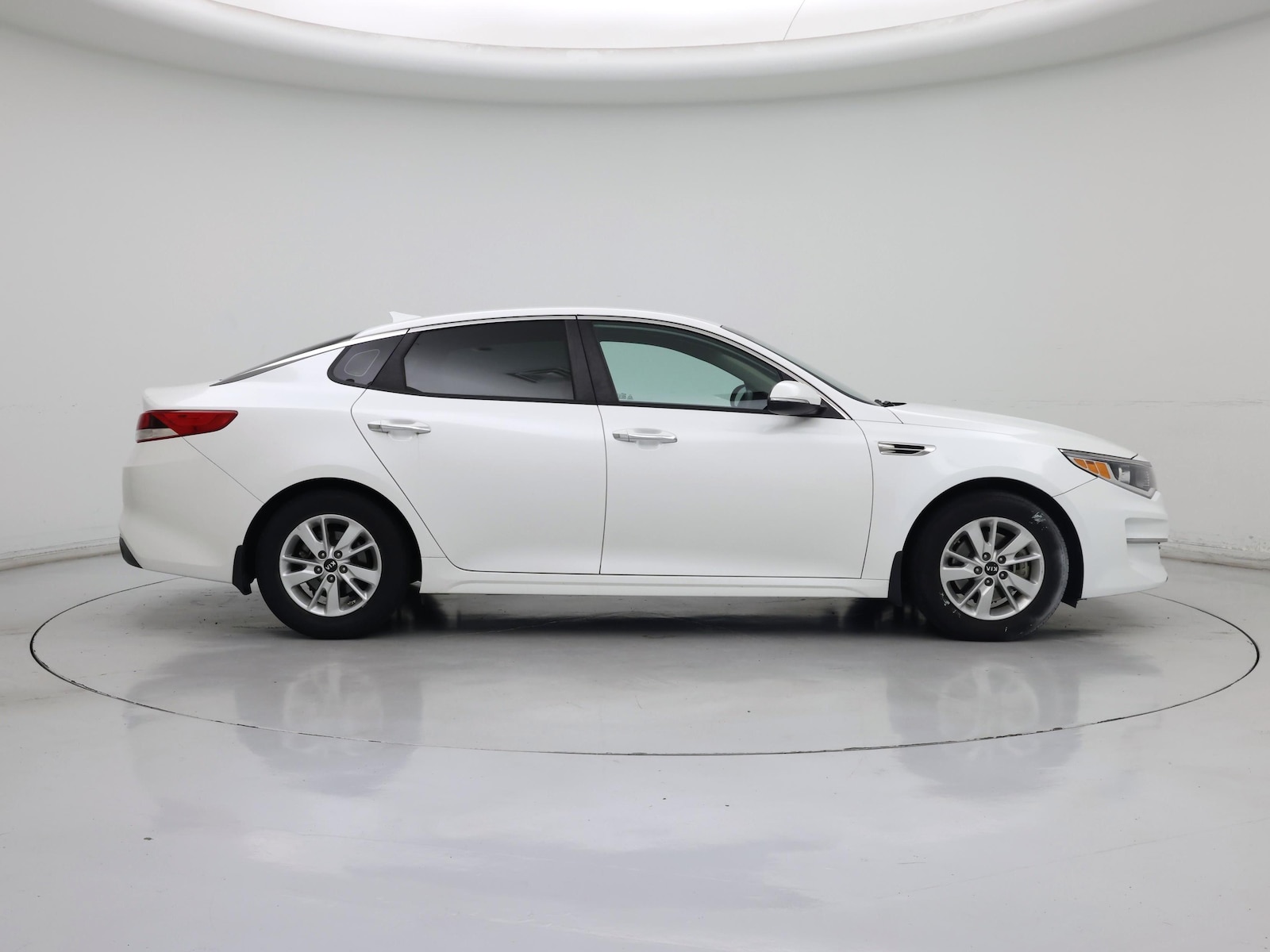 2018 Kia Optima LX - Photo 8