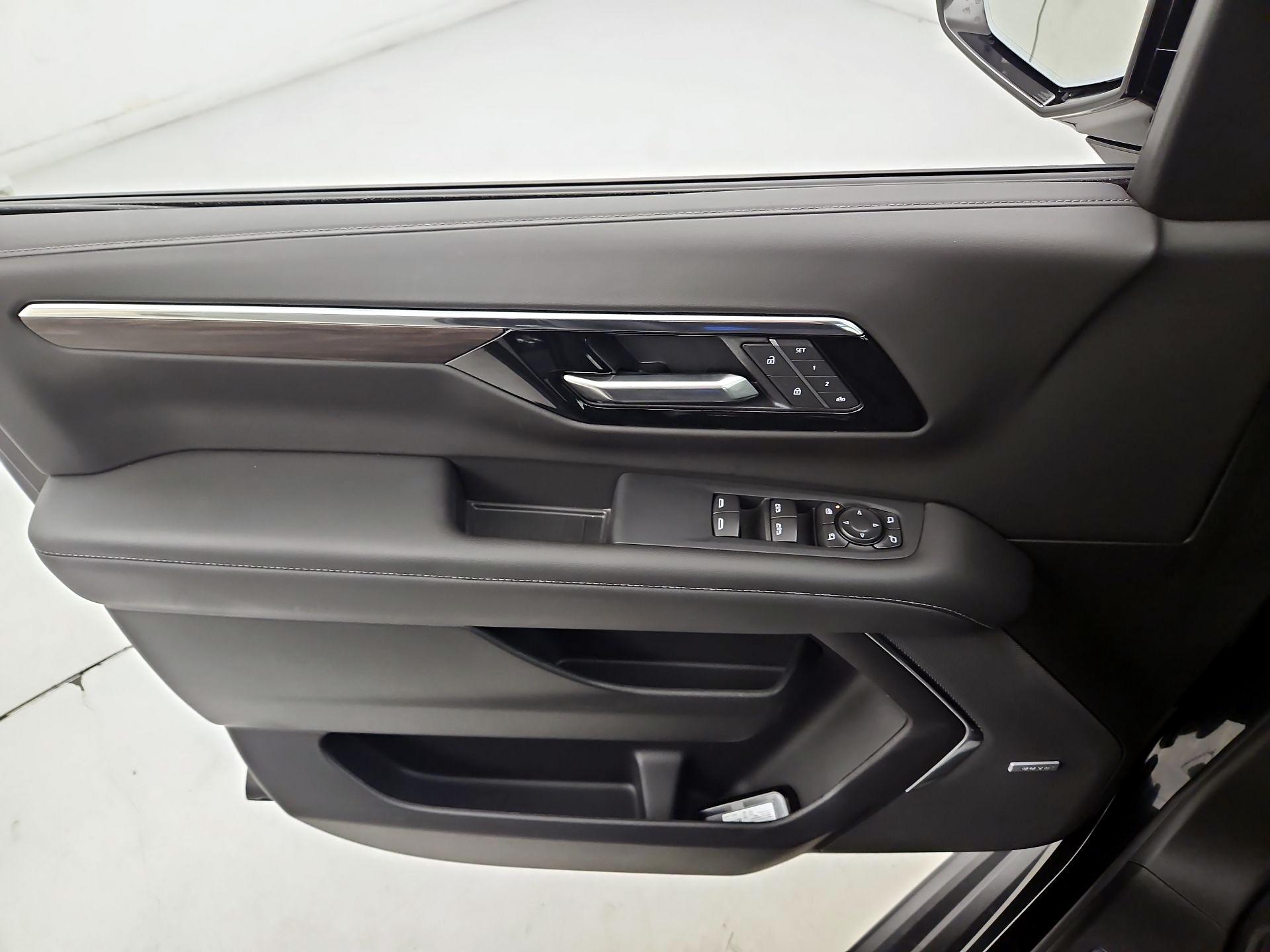 Thumbnail: 2026 Chevrolet Suburban - 12