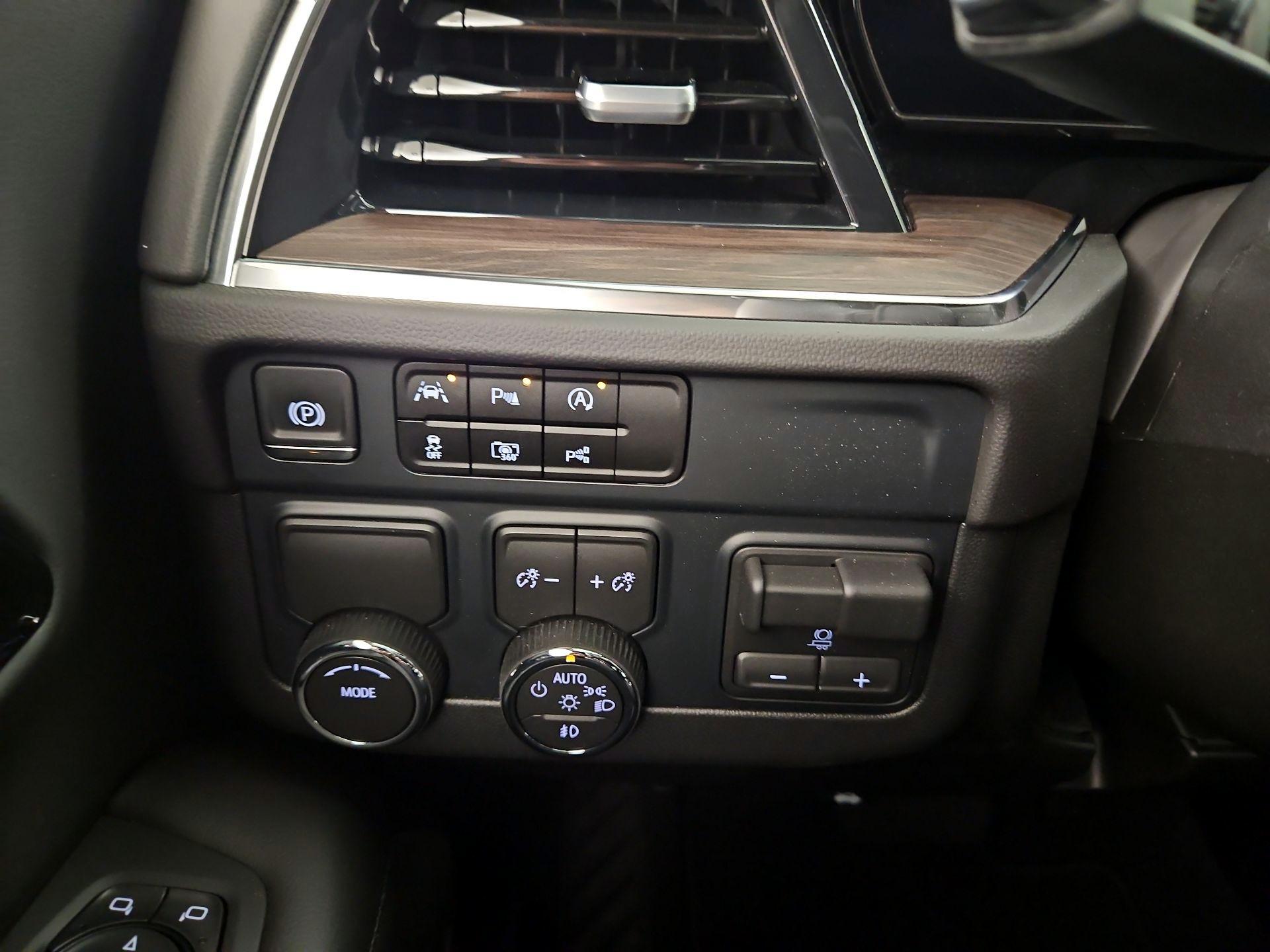 Thumbnail: 2026 Chevrolet Suburban - 13