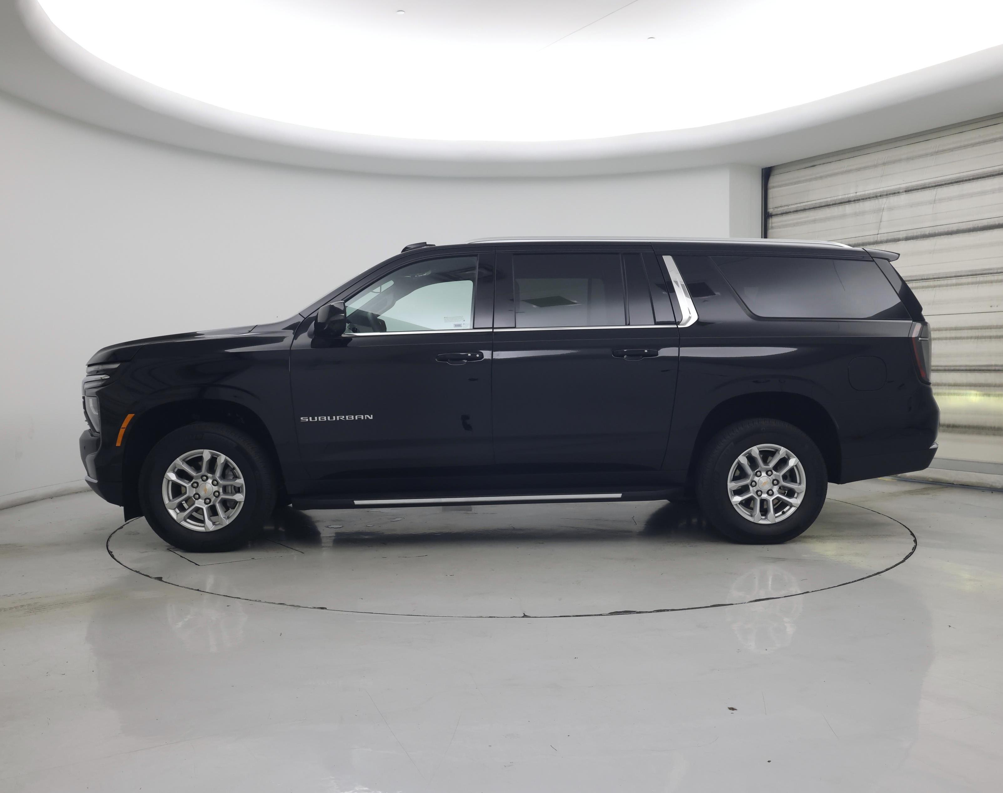 Thumbnail: 2026 Chevrolet Suburban - 3