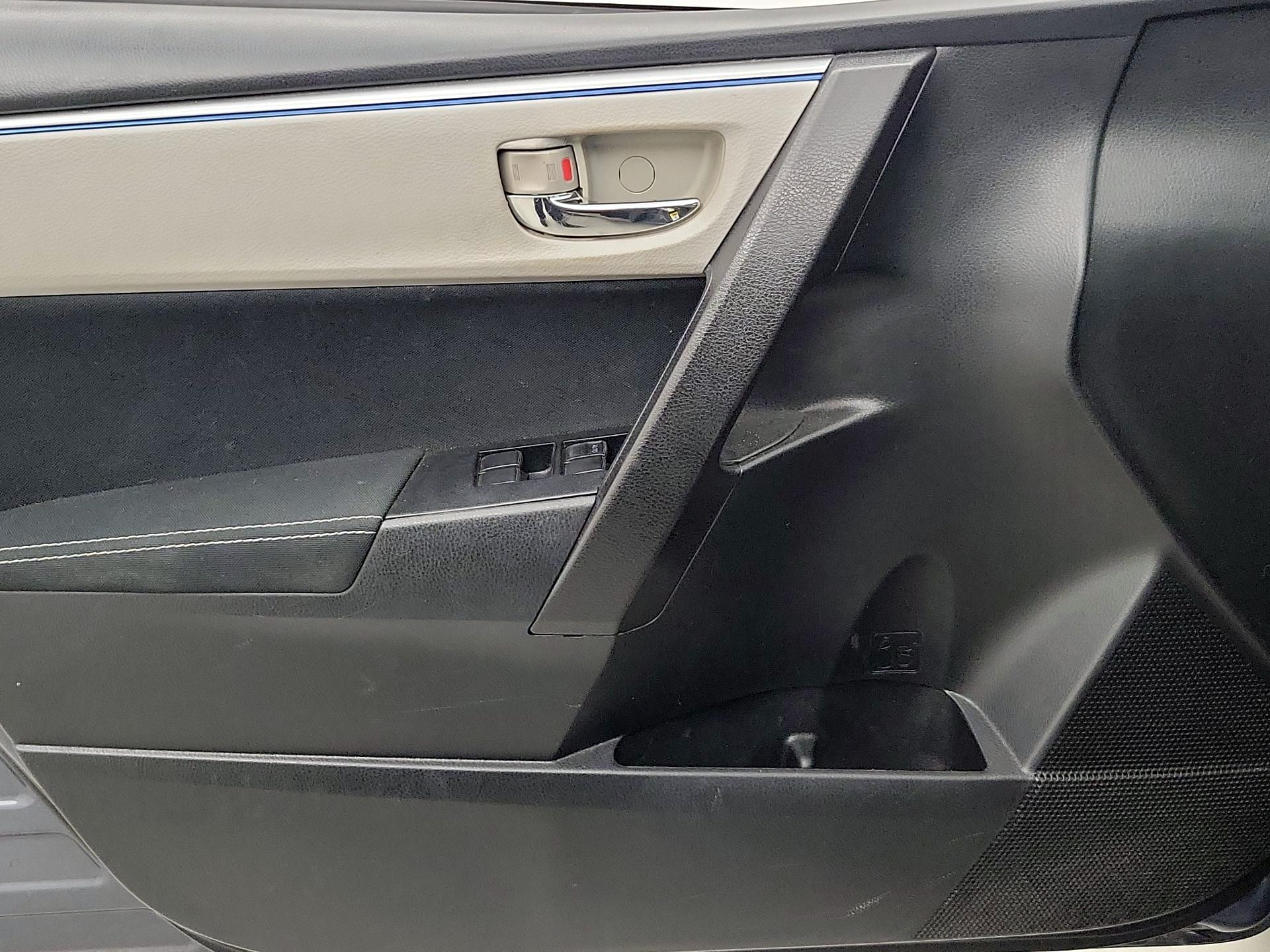 Thumbnail: 2015 Toyota Corolla - 12
