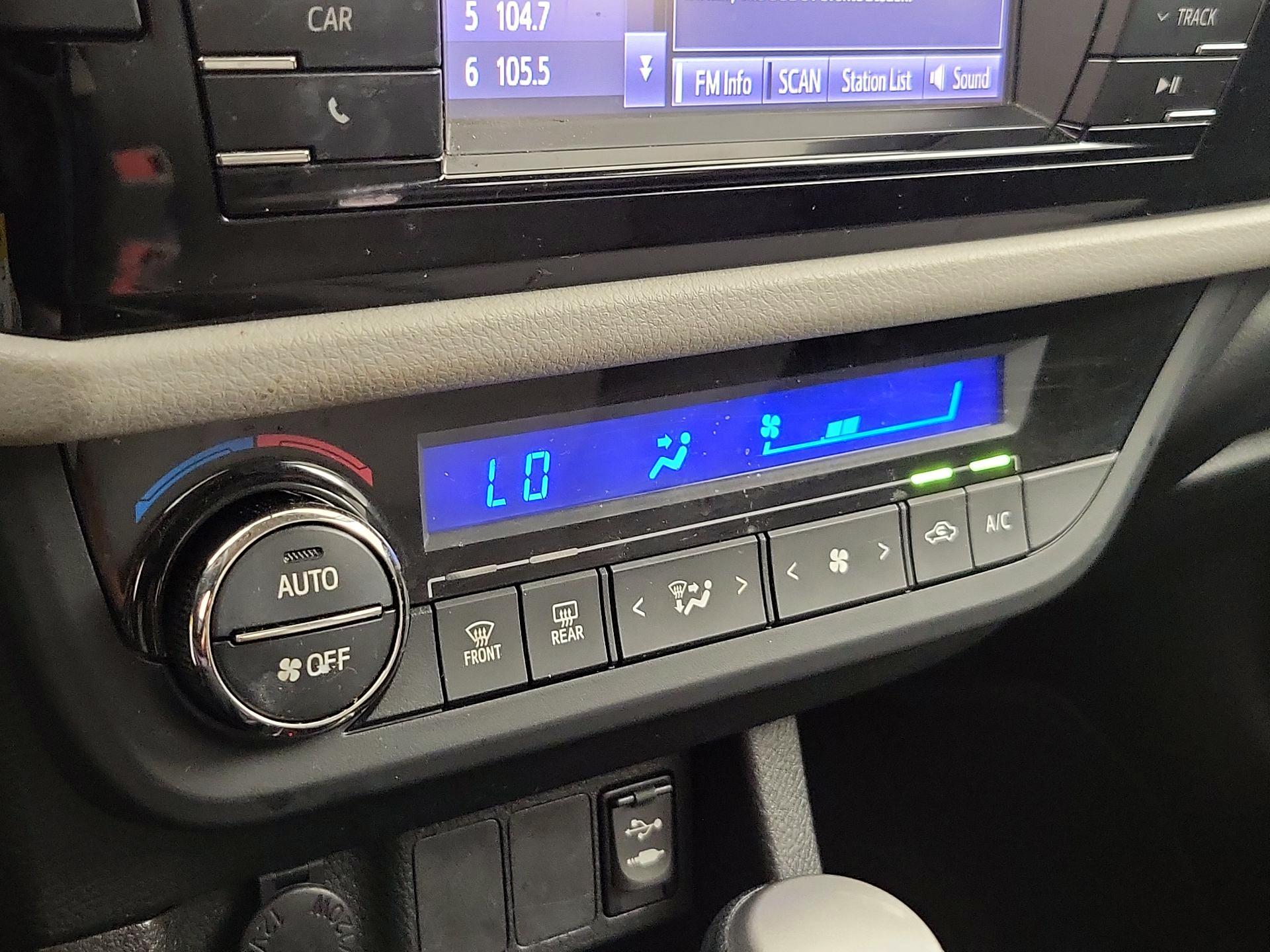 Thumbnail: 2015 Toyota Corolla - 16