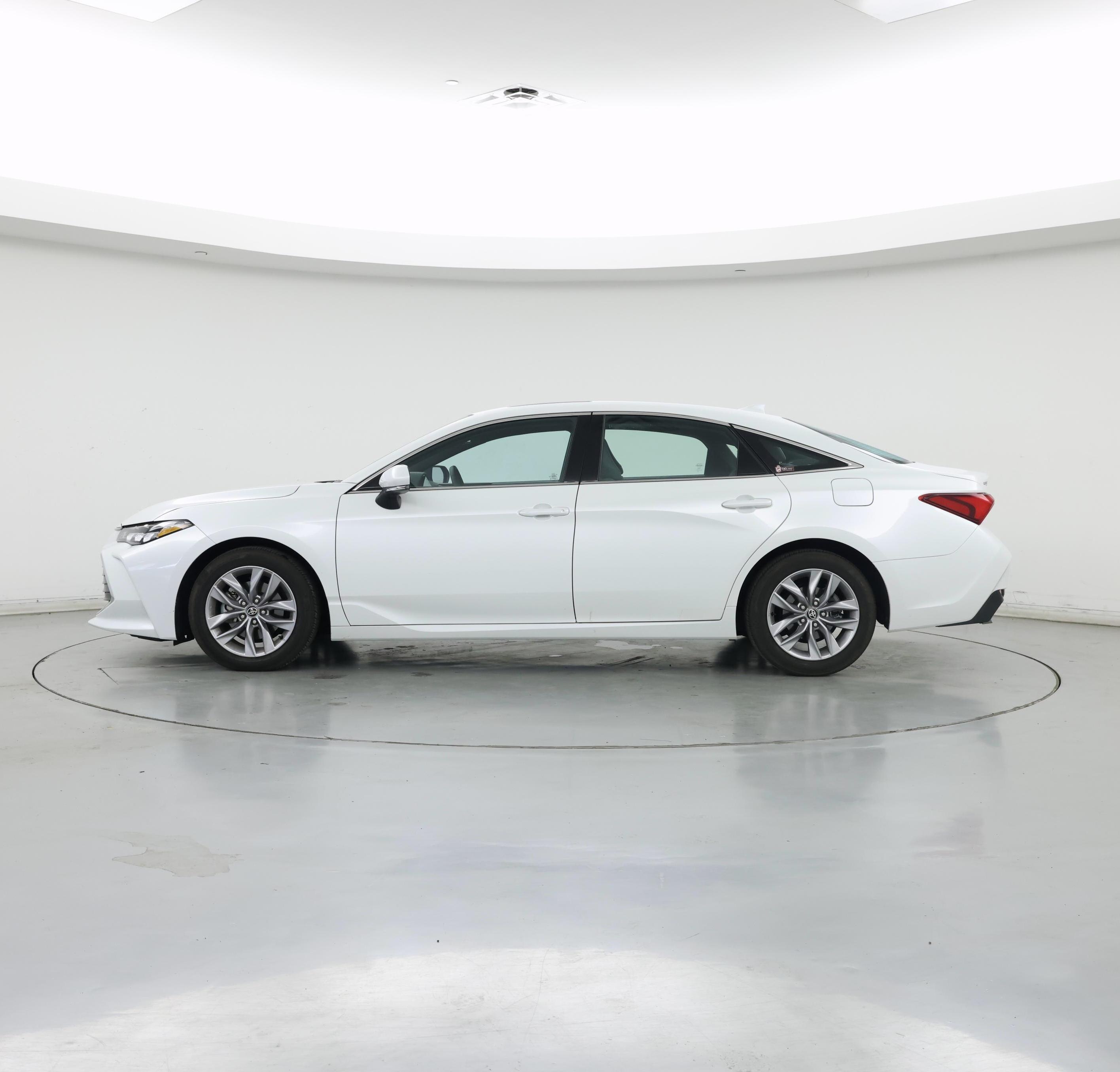 Thumbnail: 2022 Toyota Avalon - 3