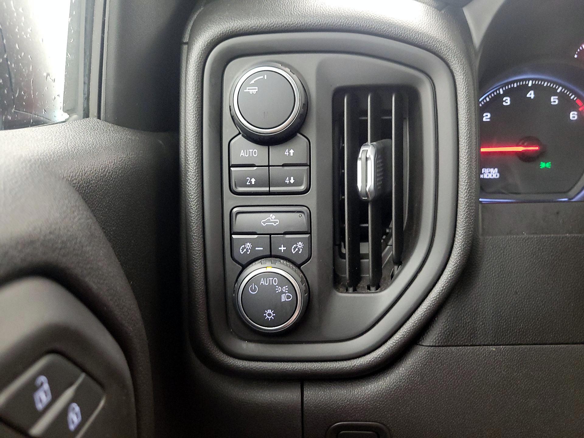 Thumbnail: 2019 Chevrolet Silverado 1500 - 13