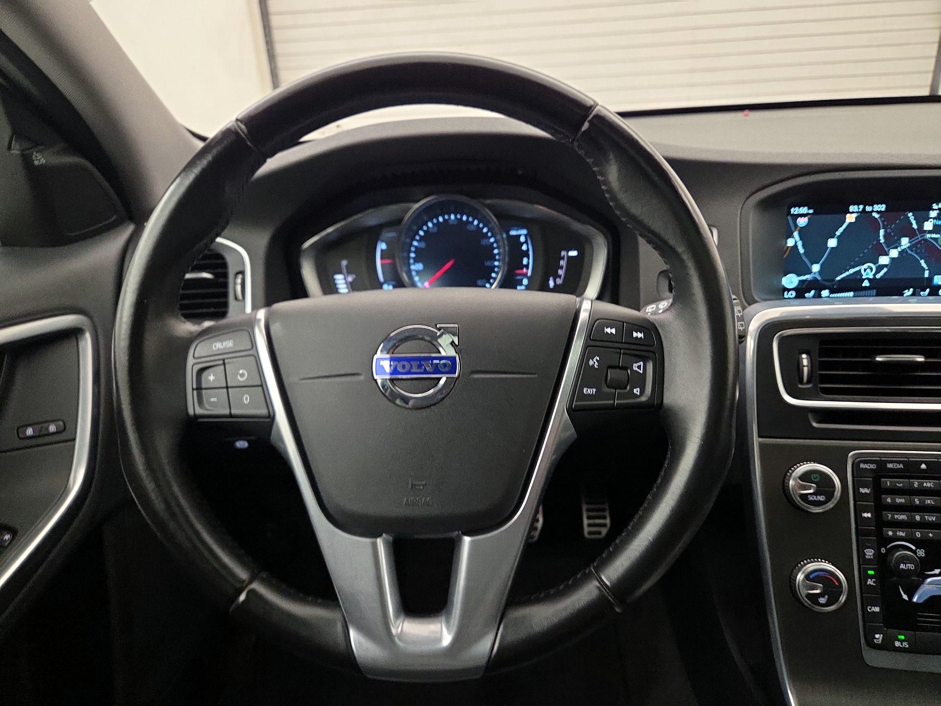 Thumbnail: 2016 Volvo S60 - 10