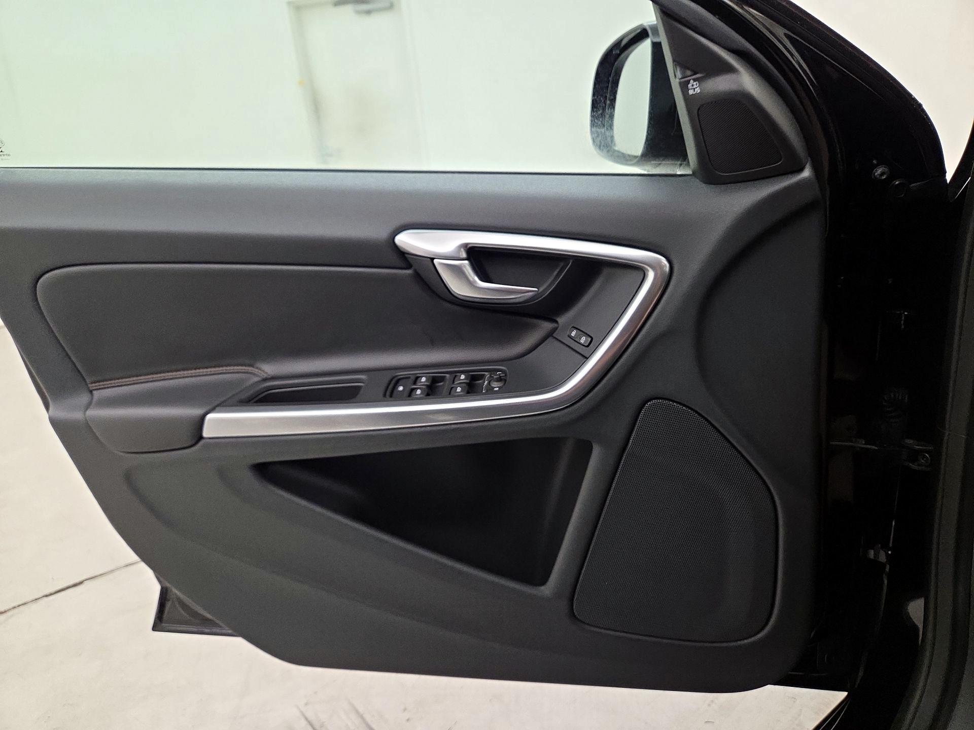 Thumbnail: 2016 Volvo S60 - 12