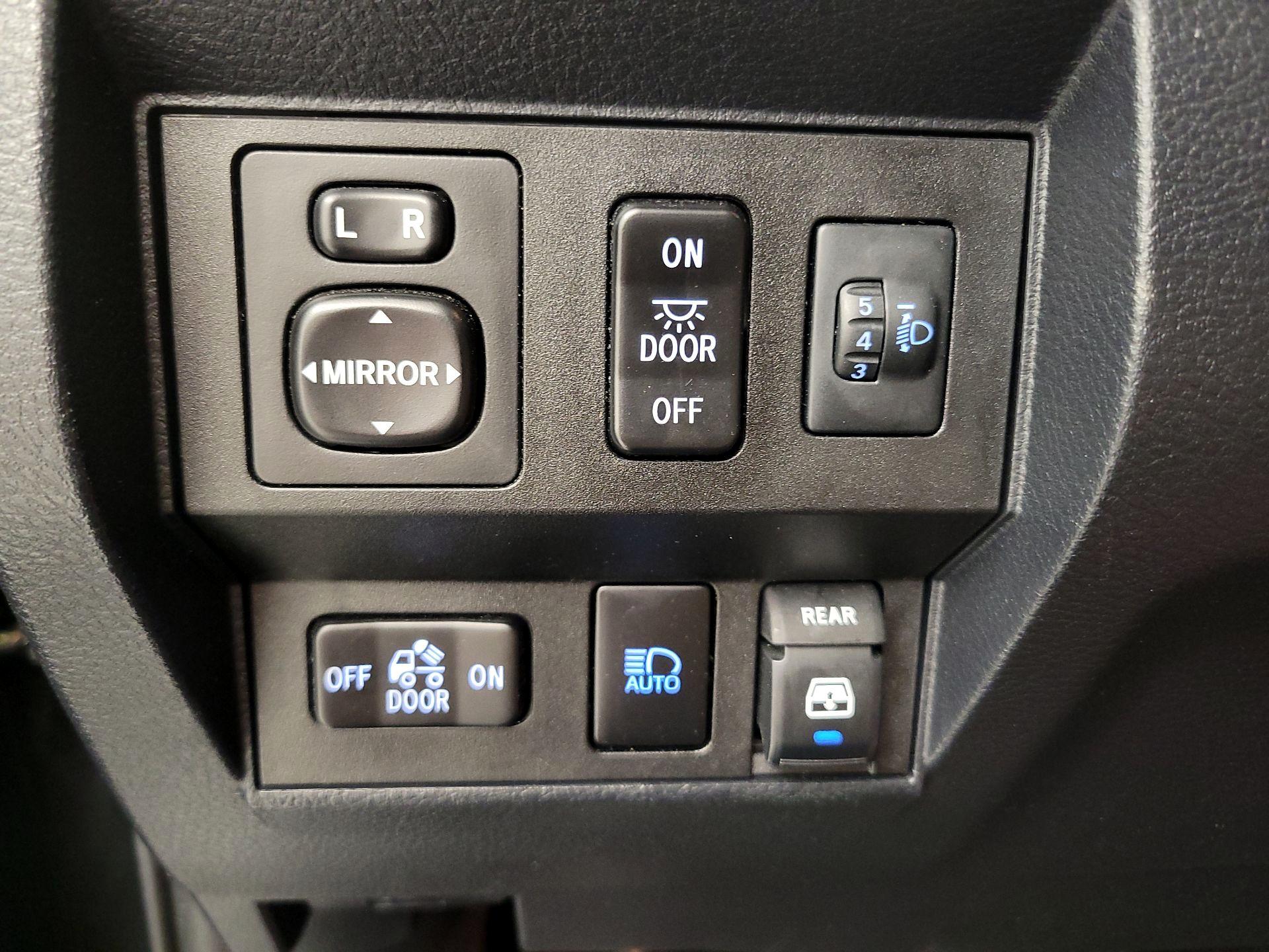 Thumbnail: 2019 Toyota Tundra - 13