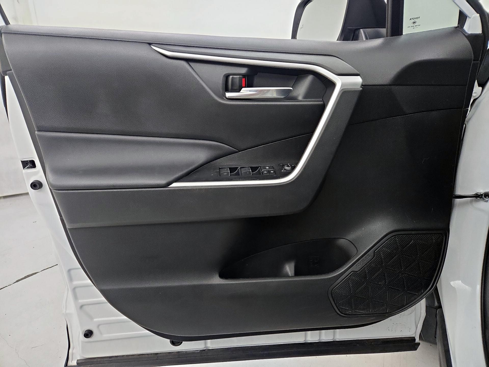 Thumbnail: 2022 Toyota RAV4 - 12