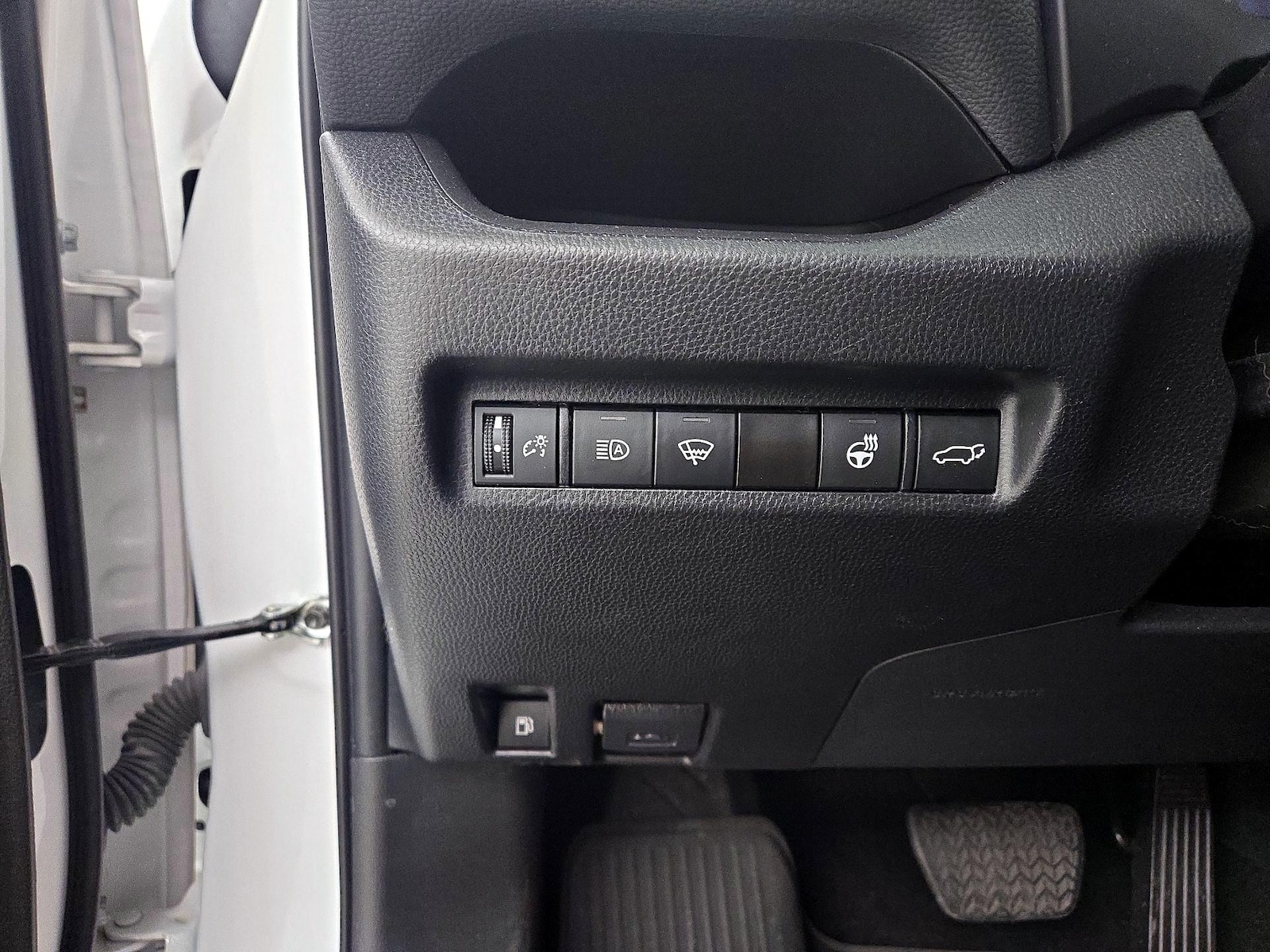 2022 Toyota RAV4 XLE - Photo 14
