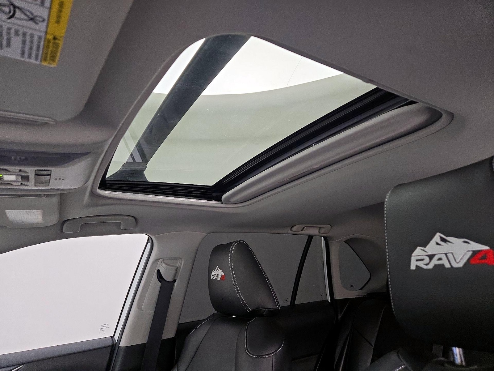 2022 Toyota RAV4 XLE - Photo 20