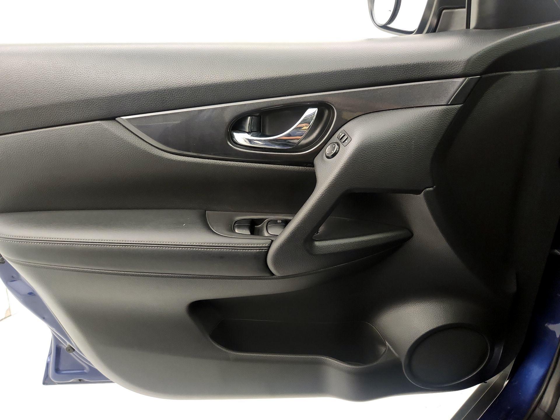 Thumbnail: 2019 Nissan Rogue - 12