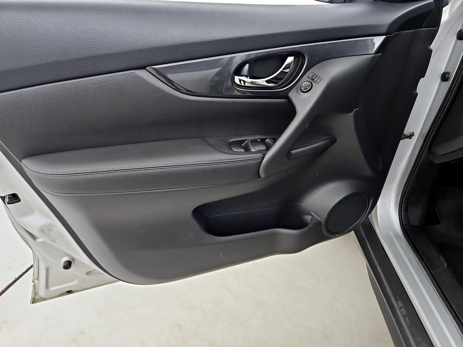 Thumbnail: 2019 Nissan Rogue - 12