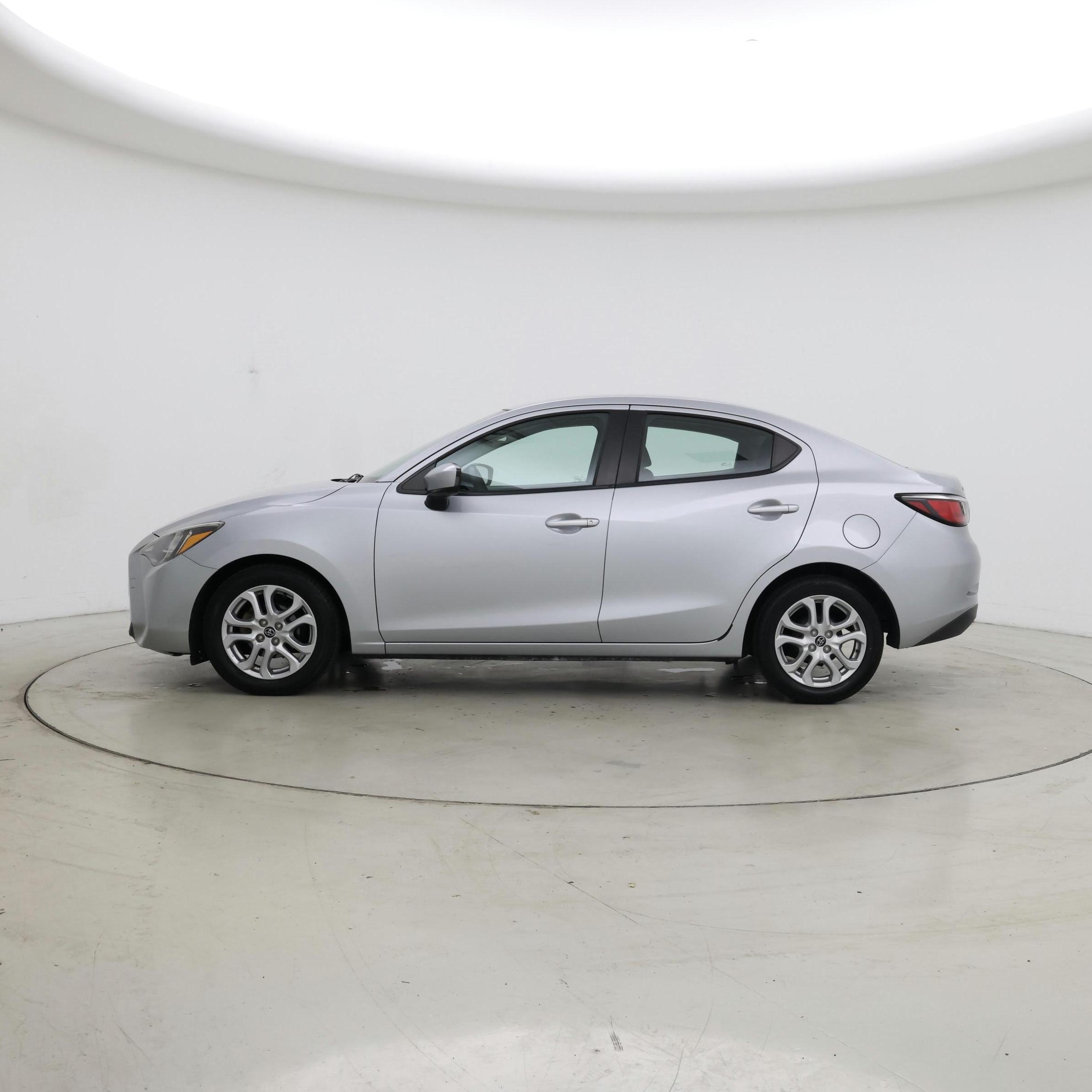 Thumbnail: 2017 Toyota Yaris iA - 3