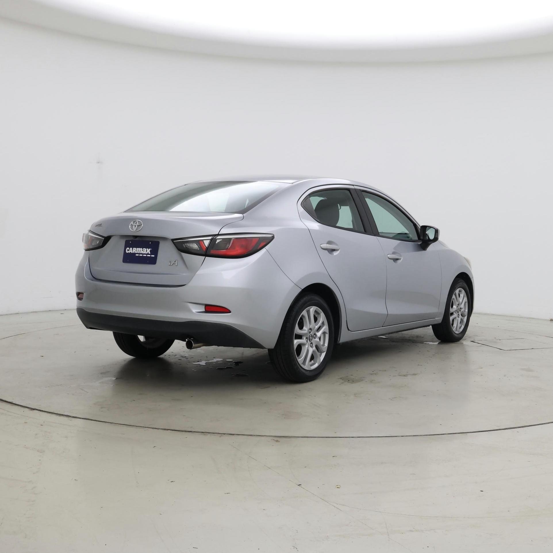 Thumbnail: 2017 Toyota Yaris iA - 8