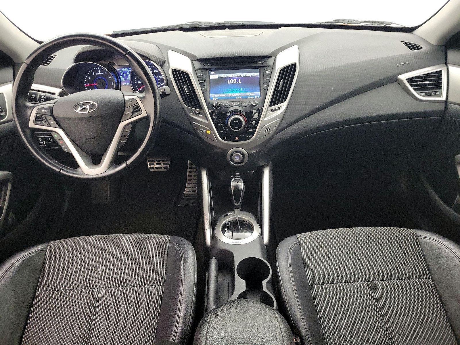 2015 Hyundai Veloster Base - Photo 10