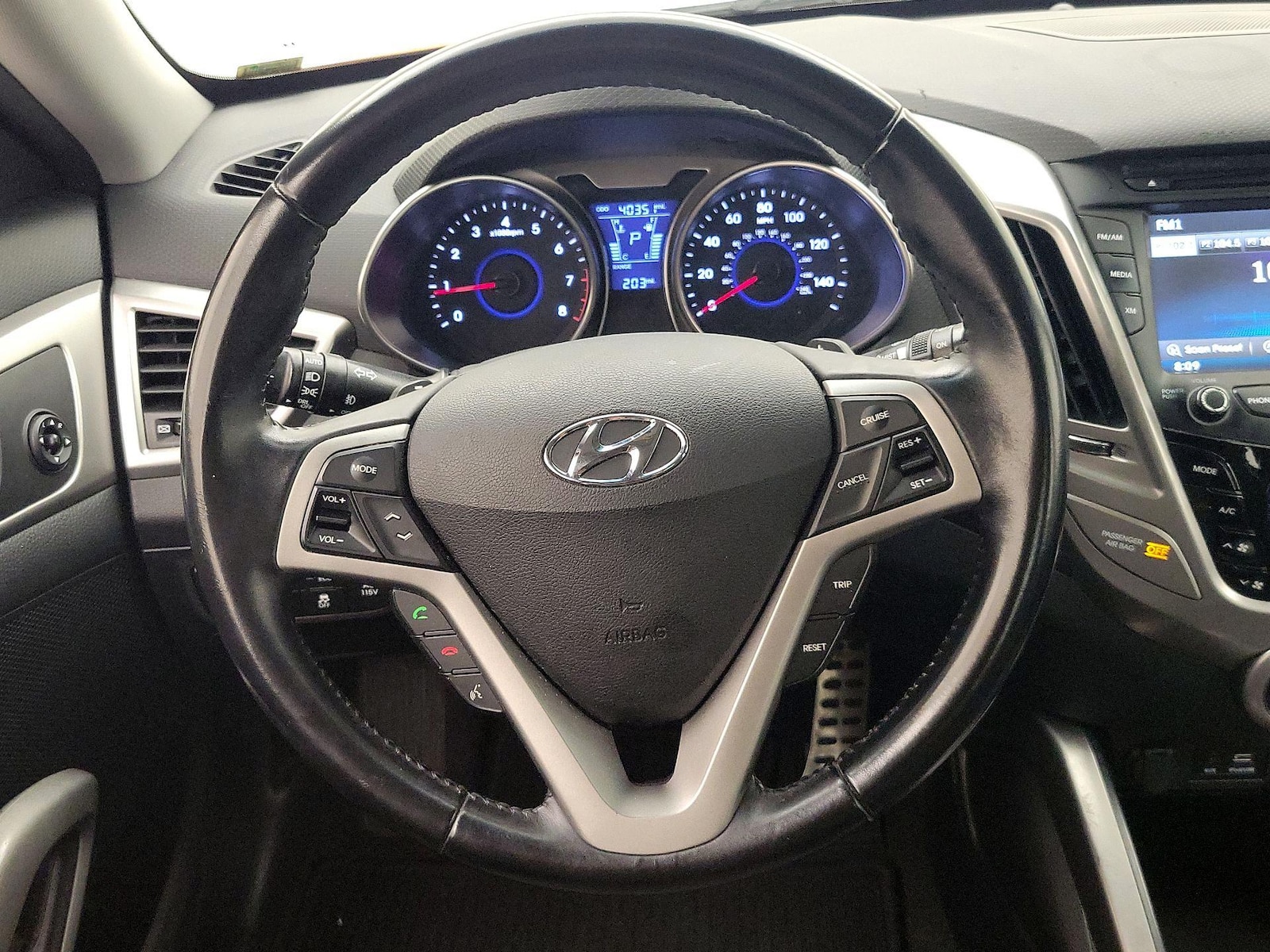 2015 Hyundai Veloster Base - Photo 11