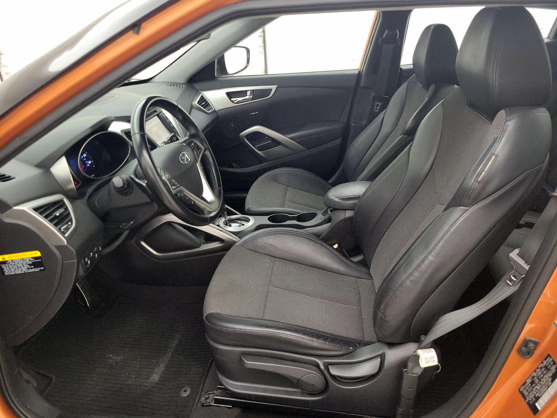 Thumbnail: 2015 Hyundai Veloster - 11